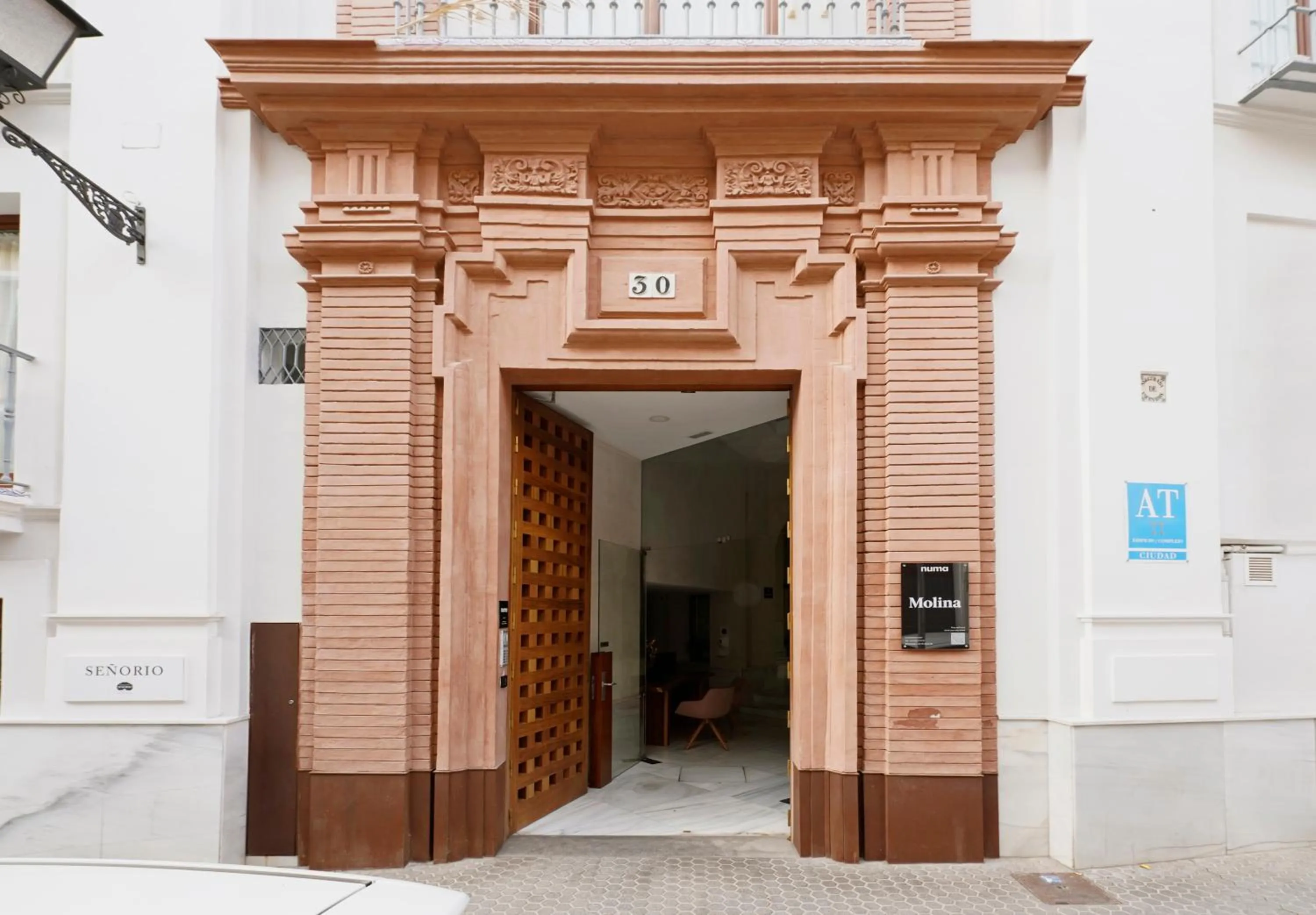 Facade/entrance in Numa Seville Molina
