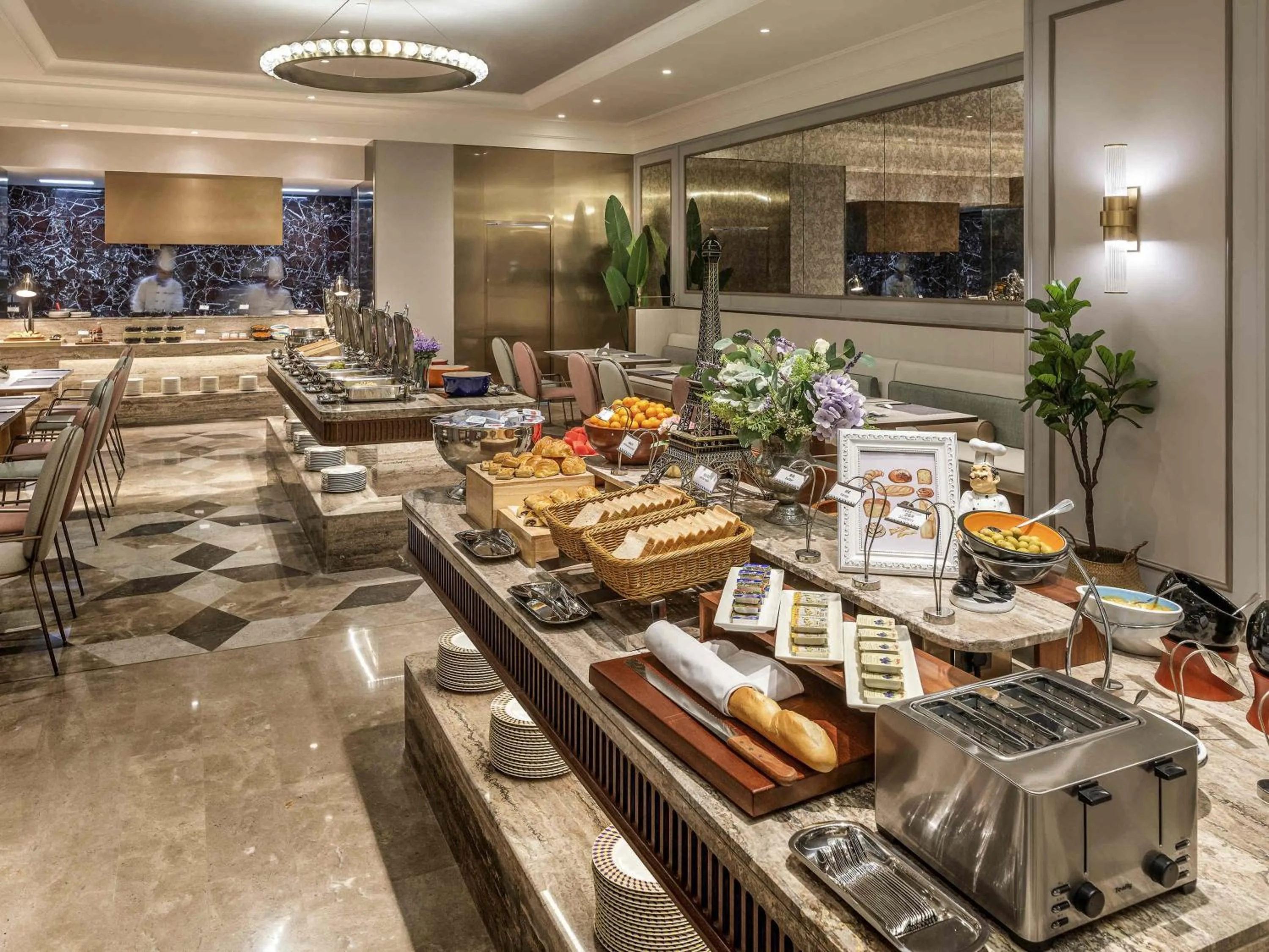 Restaurant/places to eat in Mercure Hangzhou Xixi Wetland