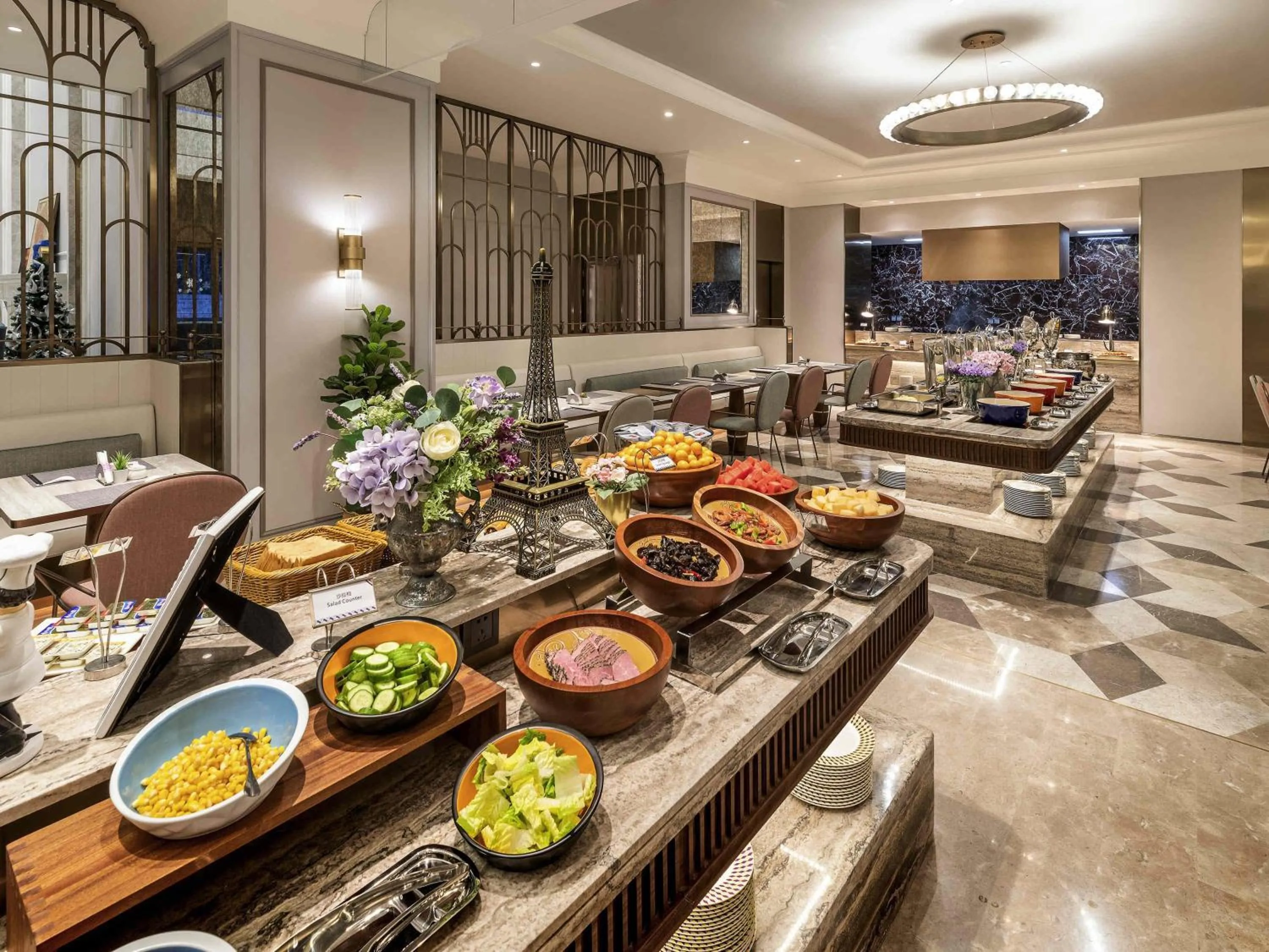 Restaurant/places to eat in Mercure Hangzhou Xixi Wetland