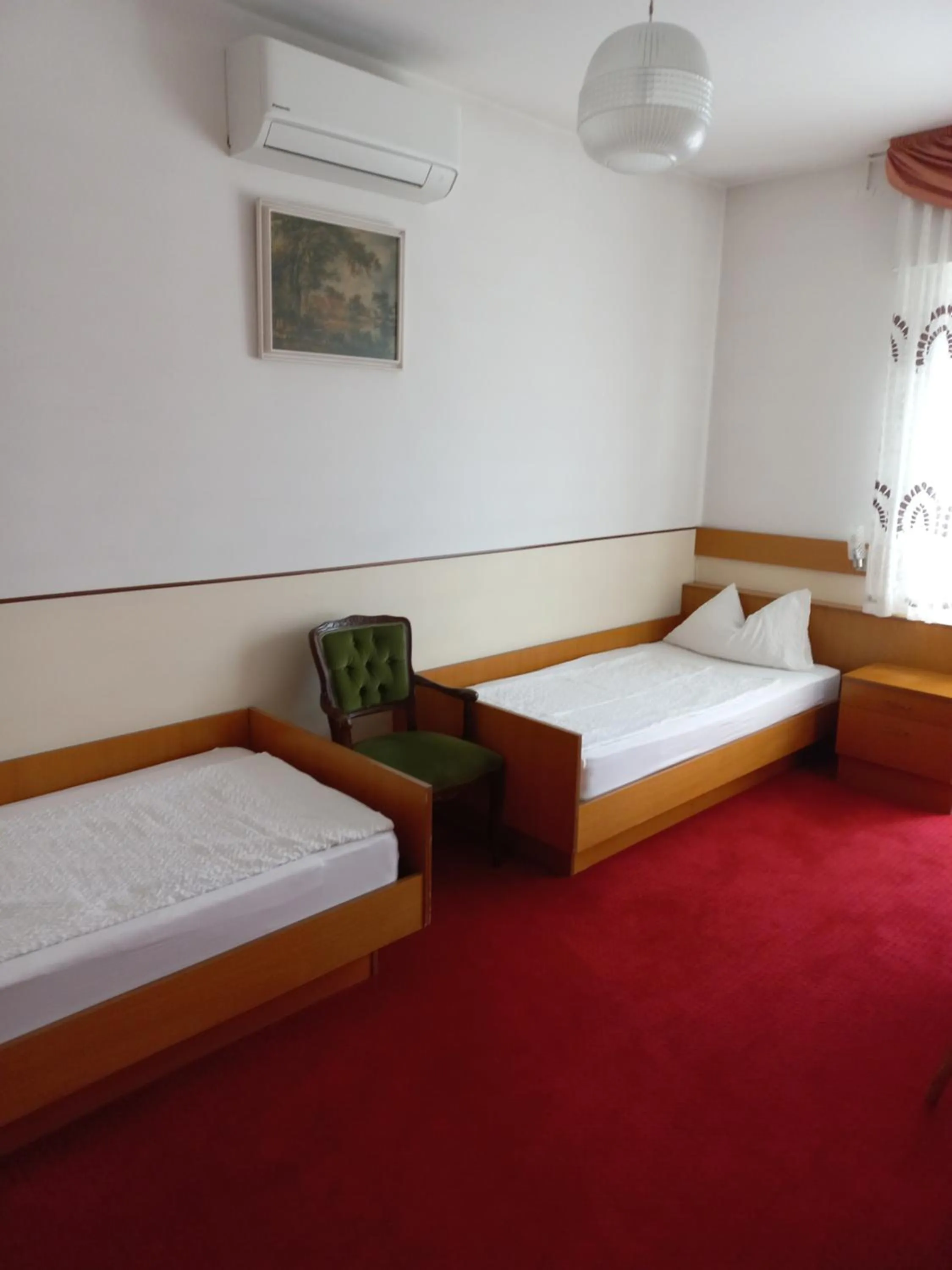 Bedroom, Bed in Hotel Lux