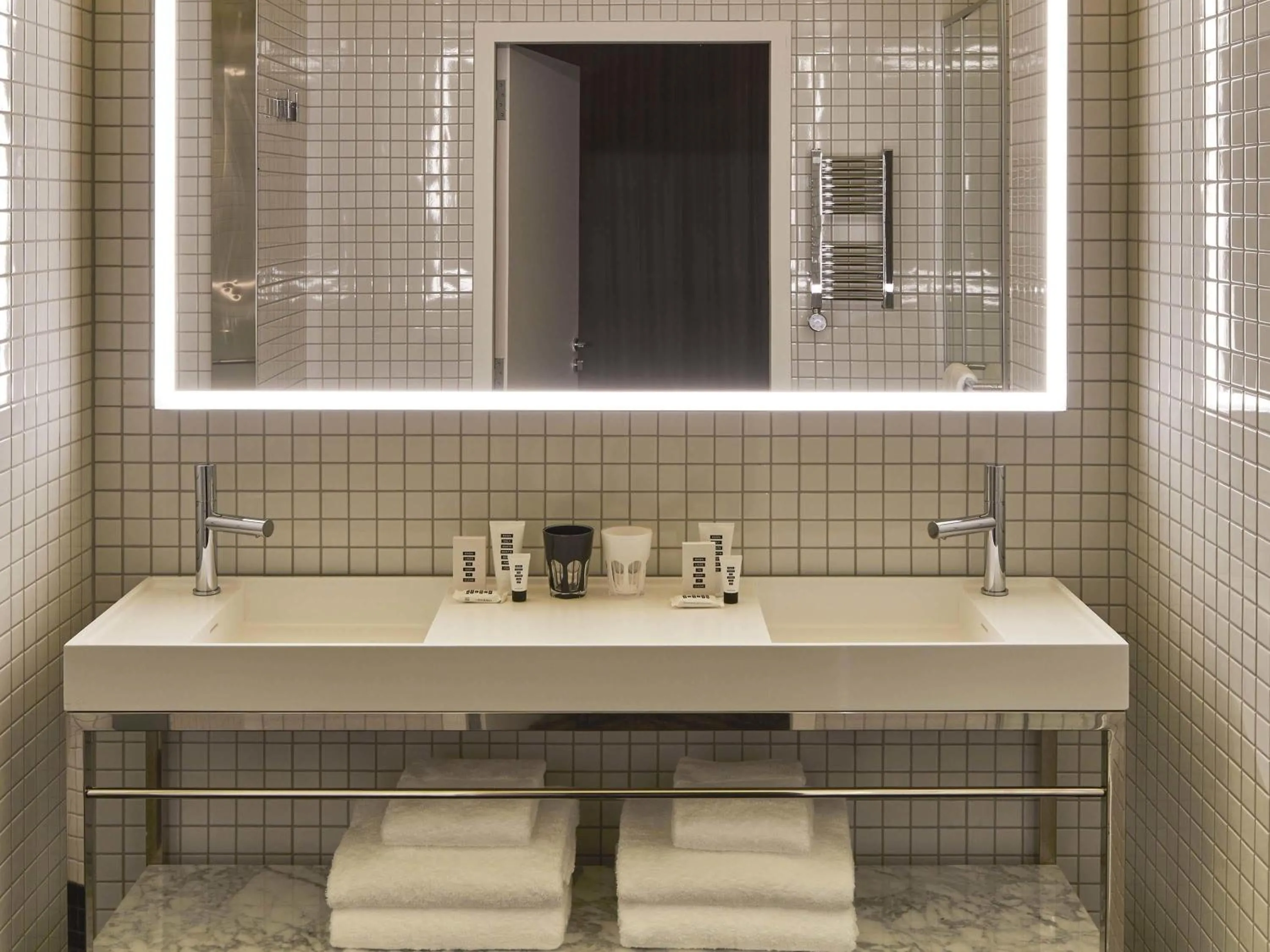 Bedroom in Mama Shelter Paris West