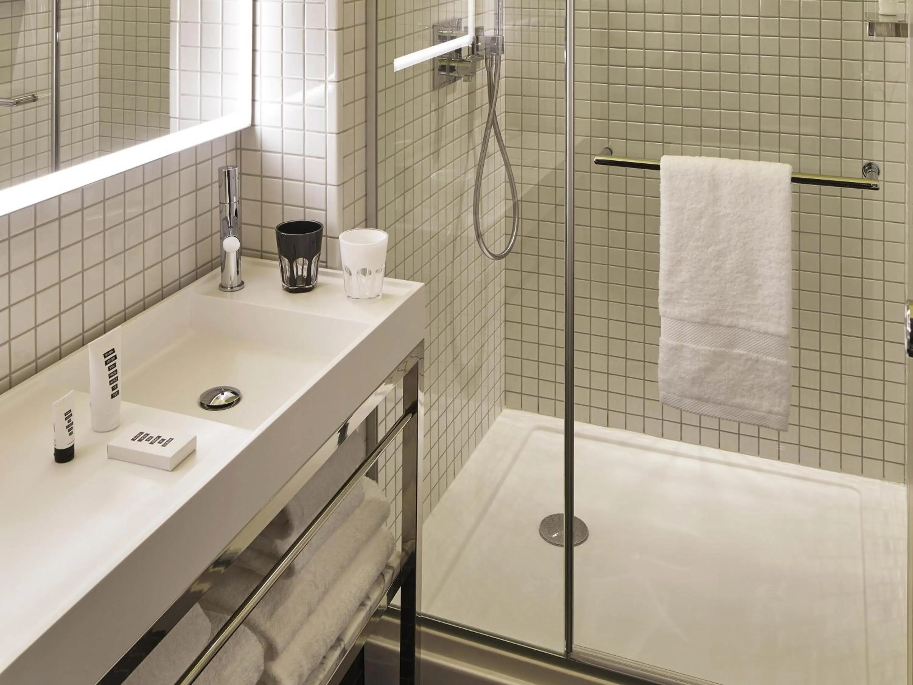 Bedroom in Mama Shelter Paris West