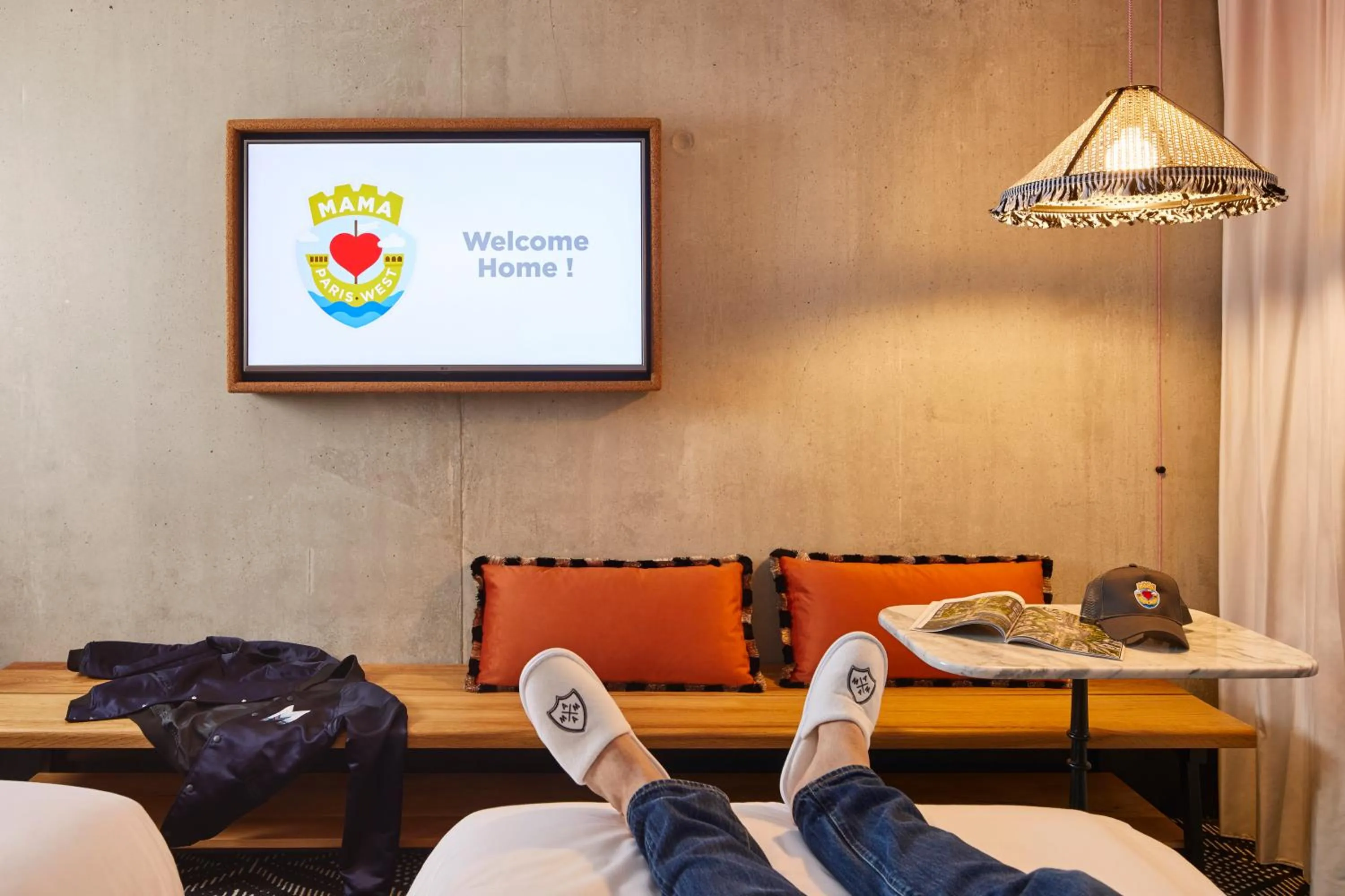 TV and multimedia, Bed in Mama Shelter Paris West