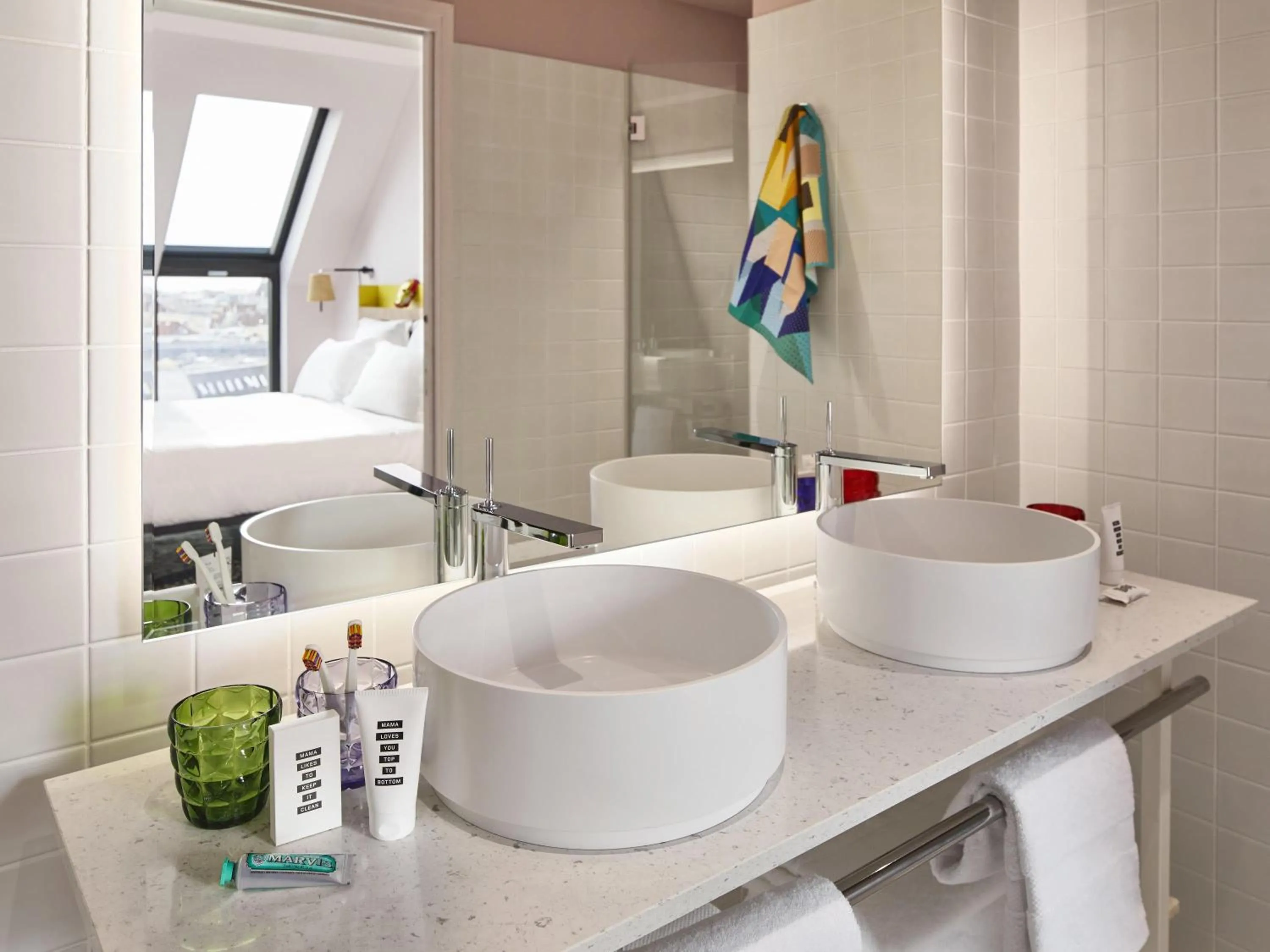 Bedroom in Mama Shelter Lille