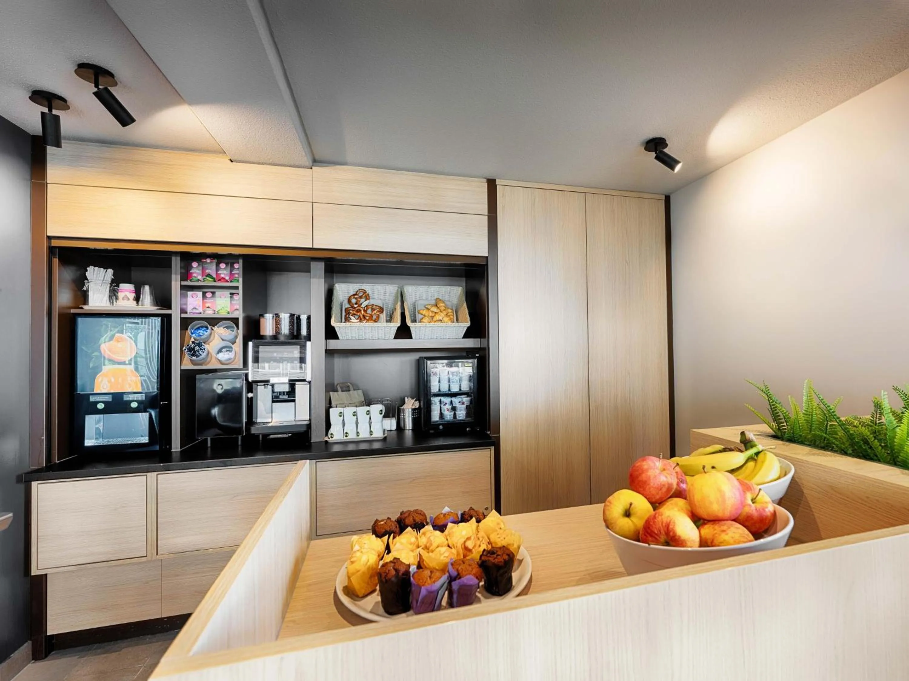 Restaurant/places to eat in B&B Hotel München-Garching