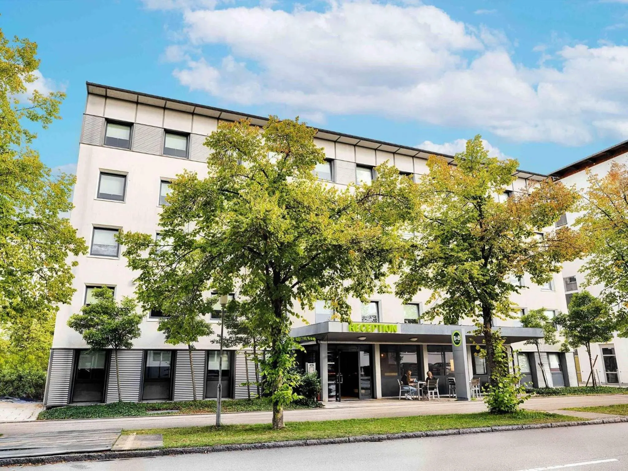 Property building in B&B Hotel München-Garching