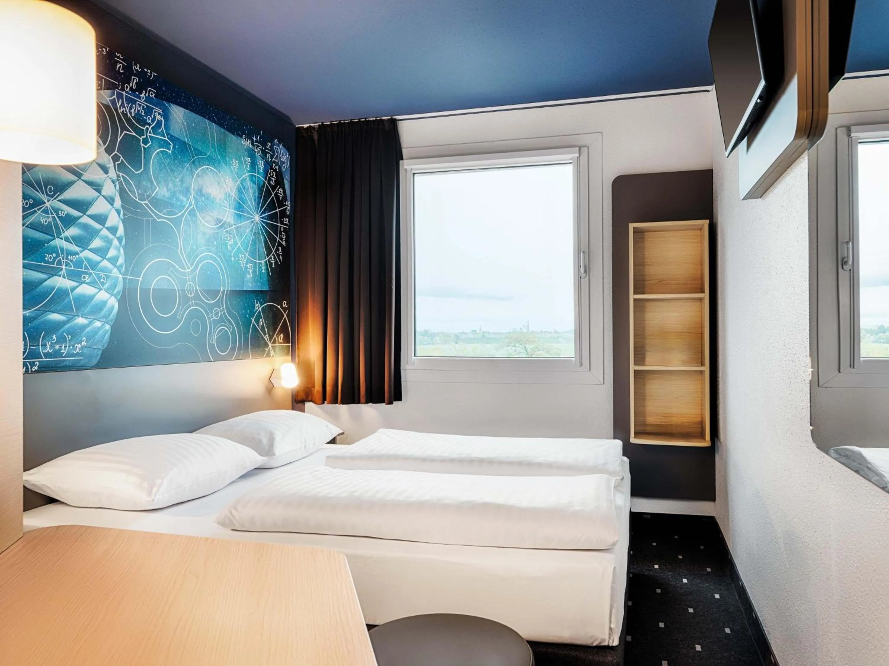 Photo of the whole room, Bed in B&B Hotel München-Garching