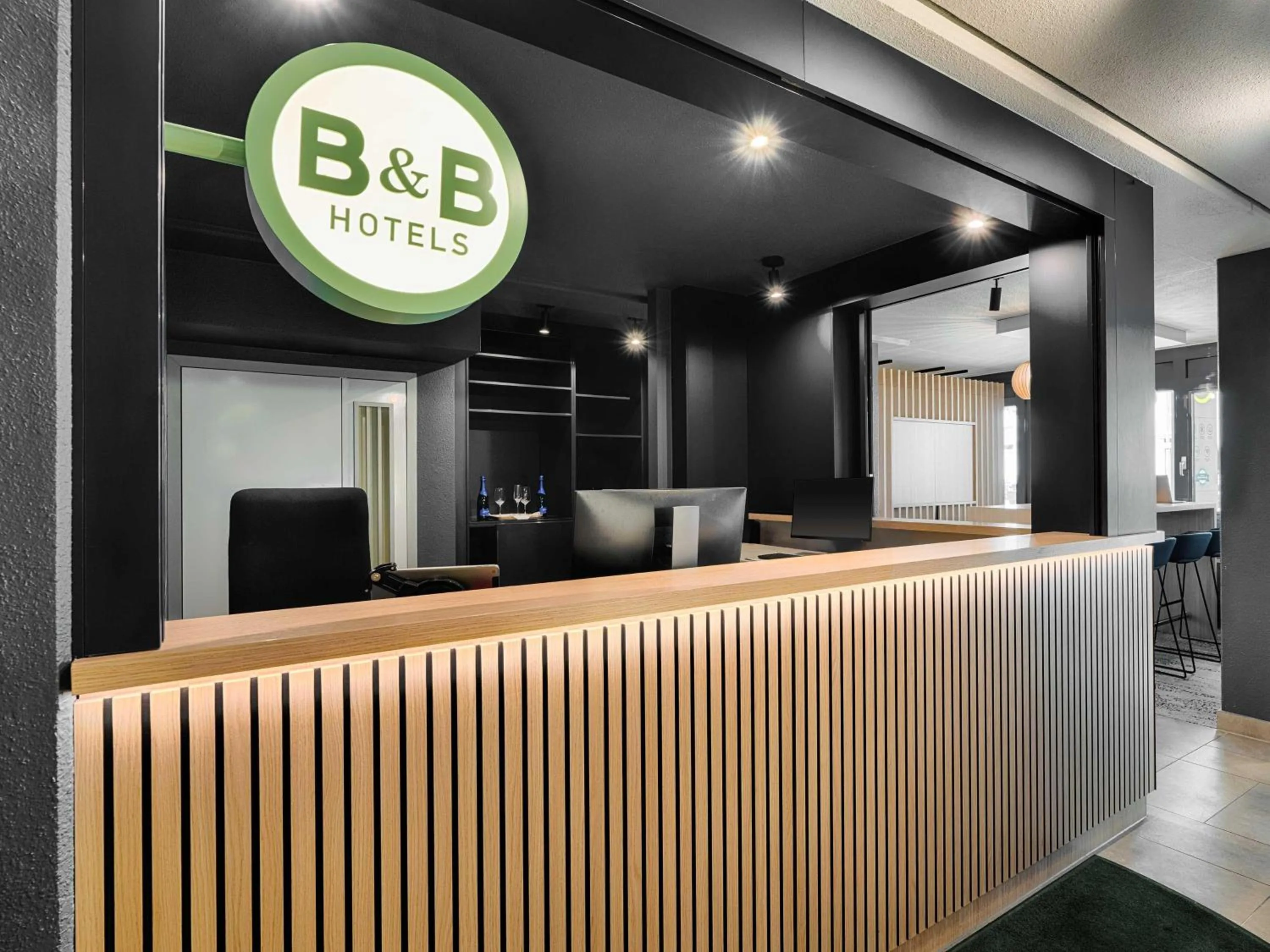 Lobby or reception in B&B Hotel München-Garching