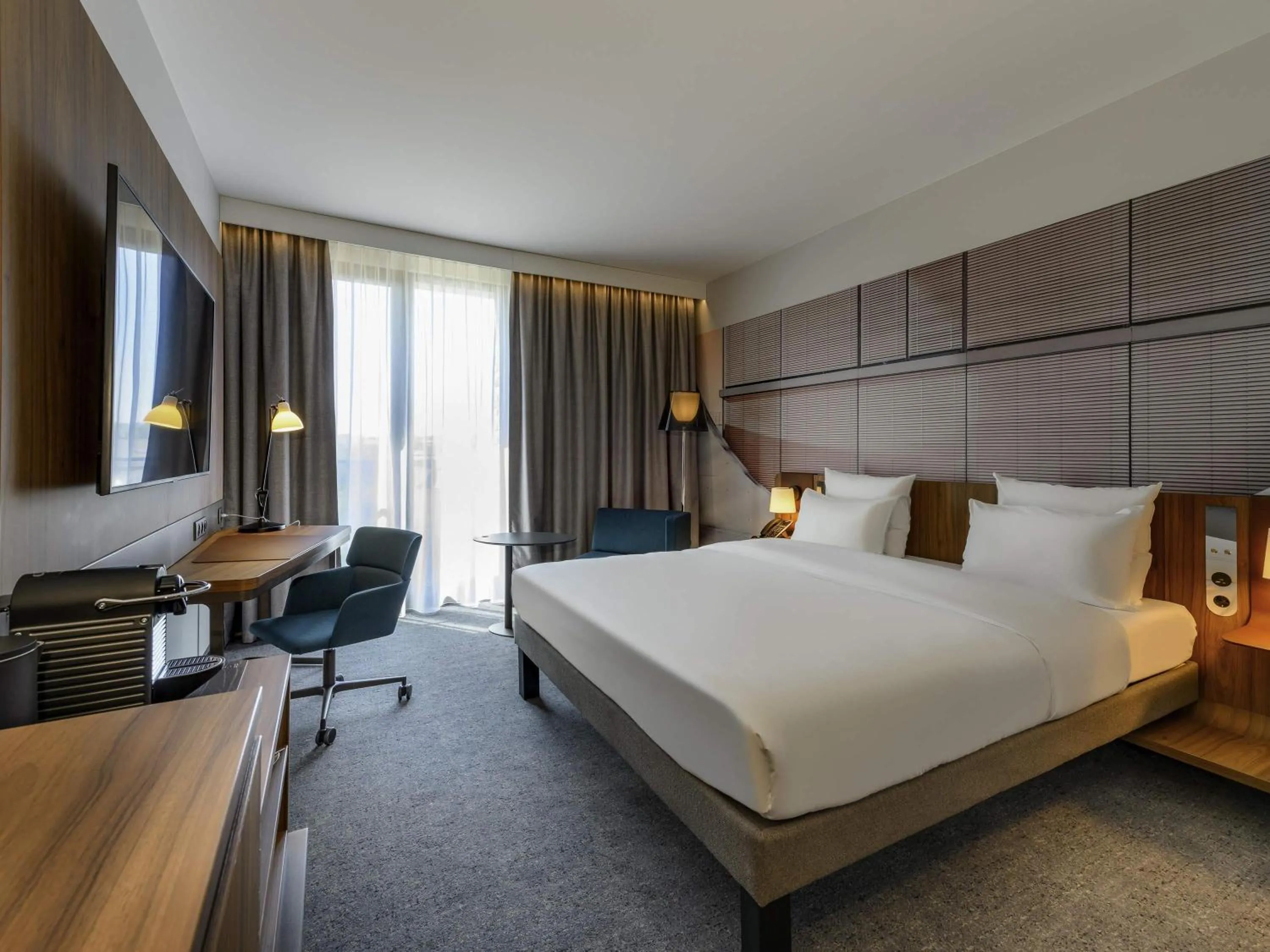 Bedroom, Bed in Novotel Regensburg Zentrum