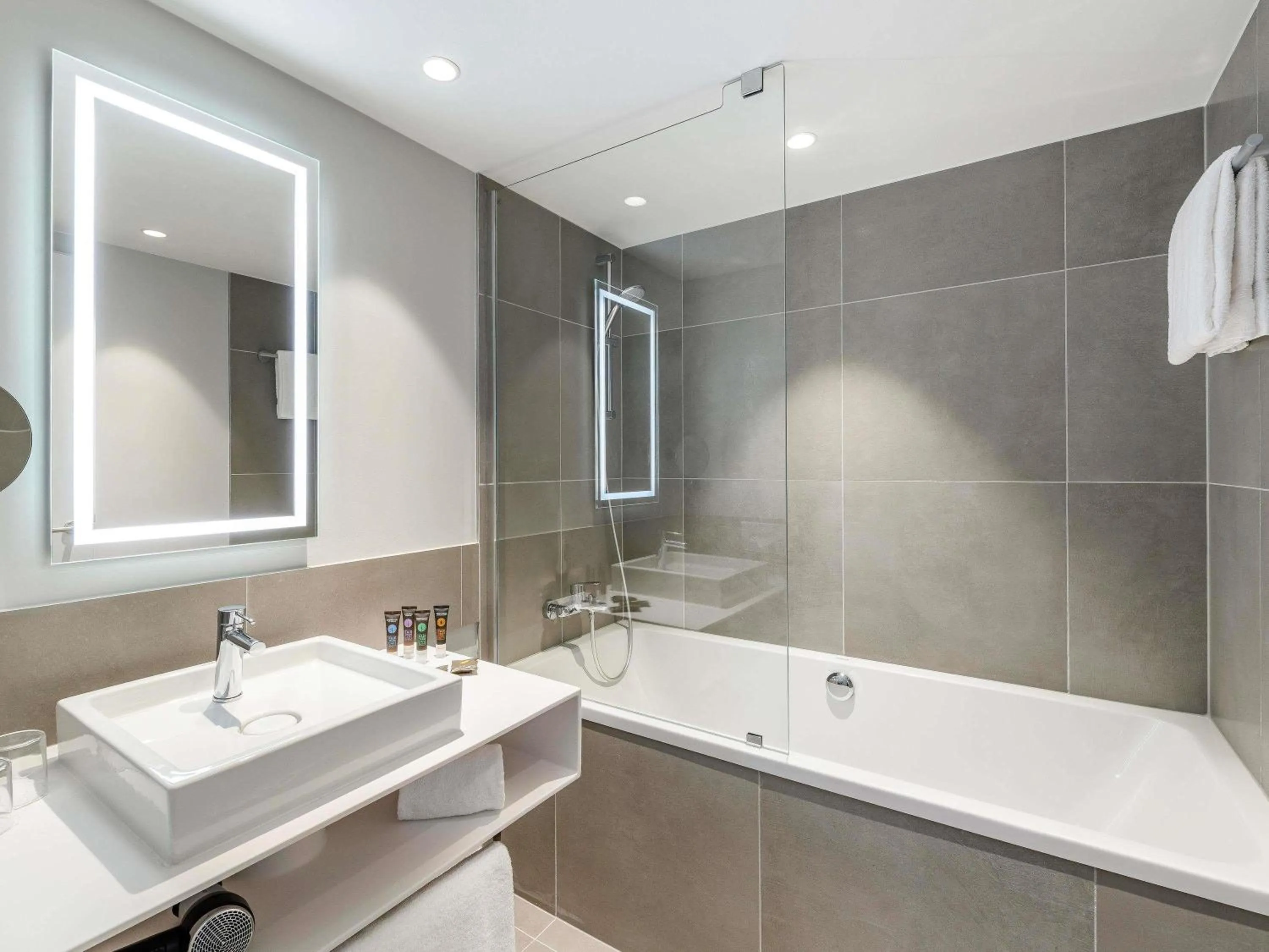 Bedroom in Novotel Regensburg Zentrum