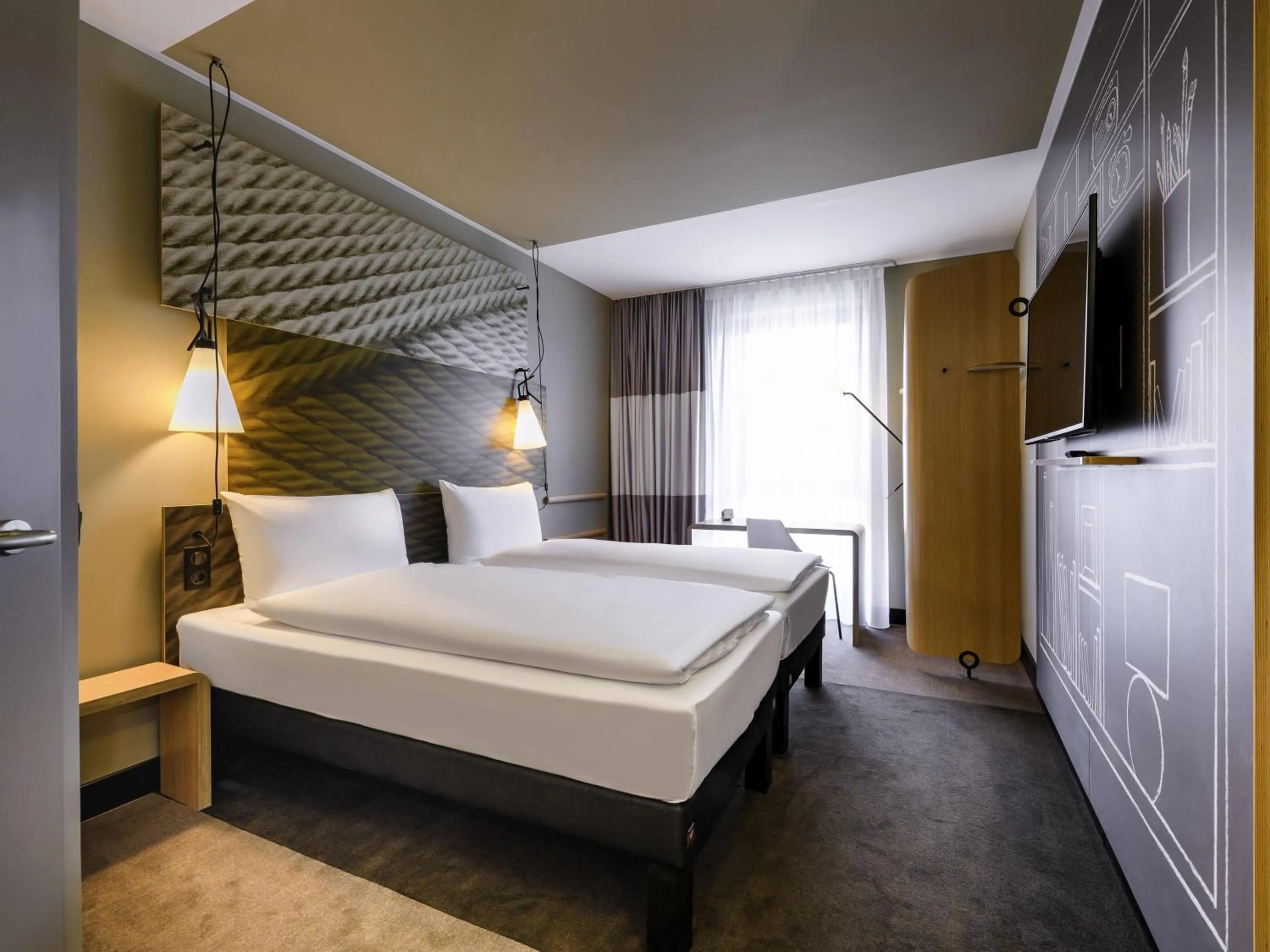 Bedroom, Bed in ibis Regensburg Zentrum