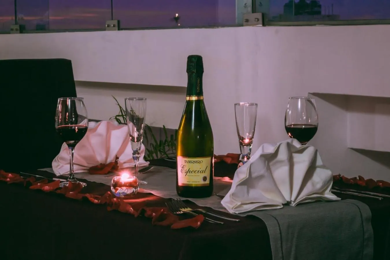 Restaurant/places to eat in Sunec Hotel