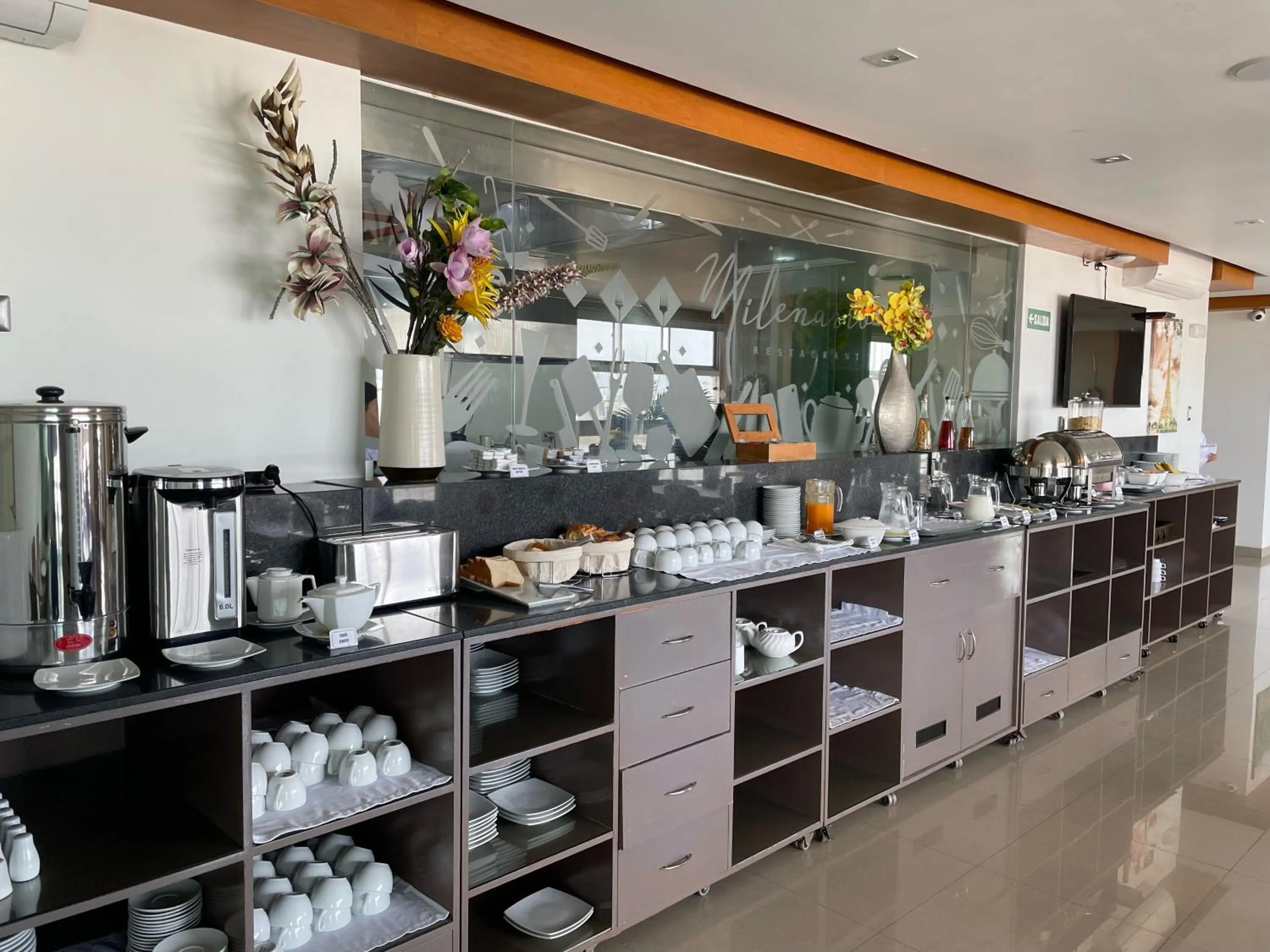 Restaurant/places to eat in Sunec Hotel