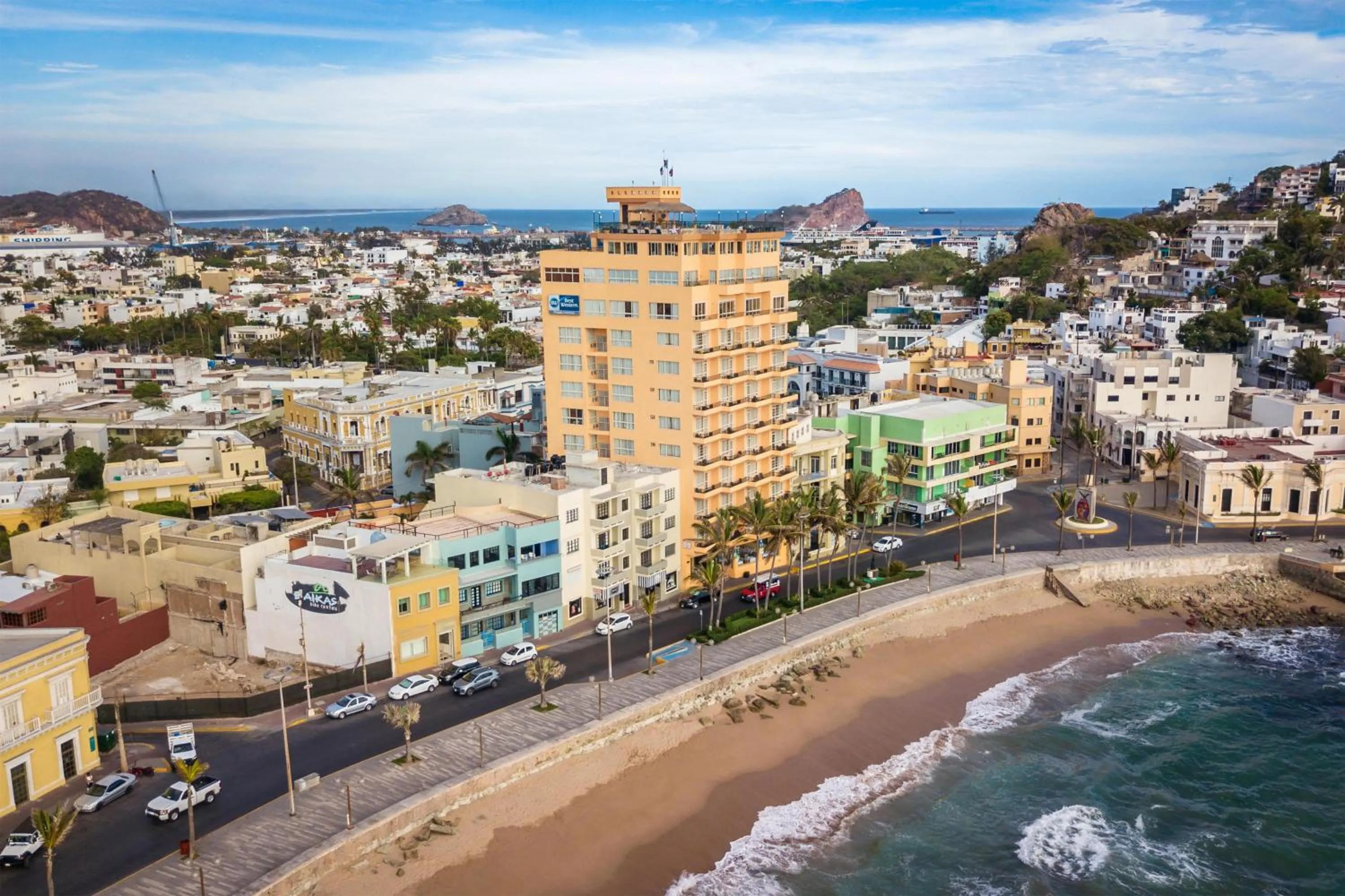 Property building in Best Western Posada Freeman