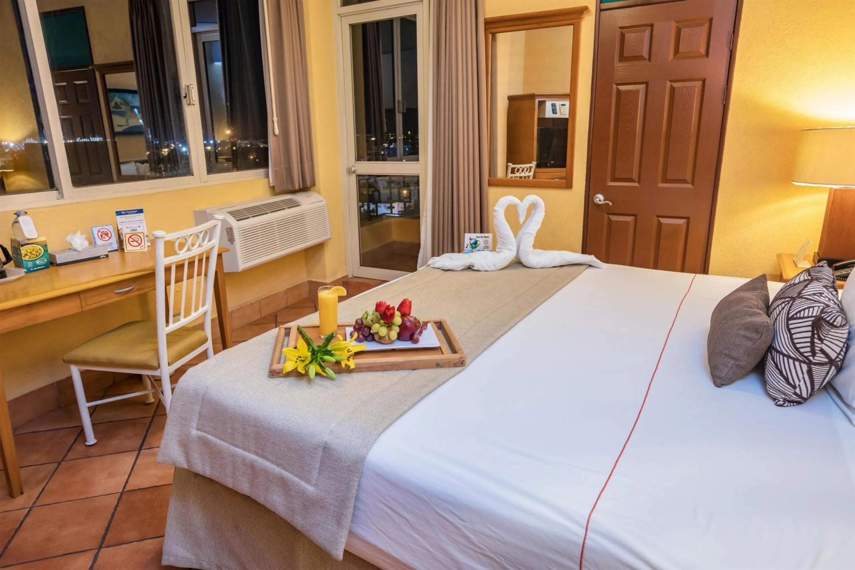 Bedroom, Bed in Best Western Posada Freeman