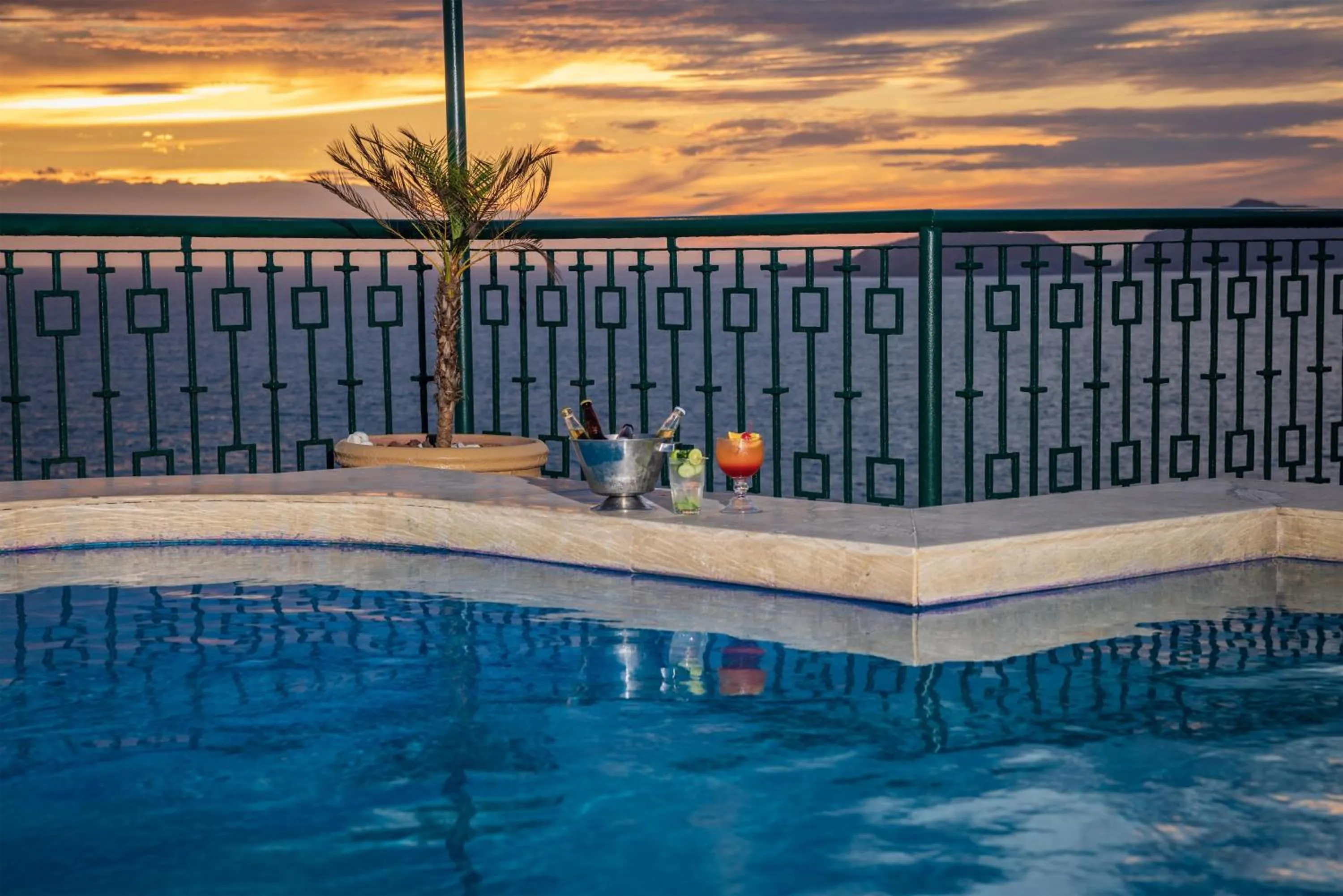 Pool view in Best Western Posada Freeman