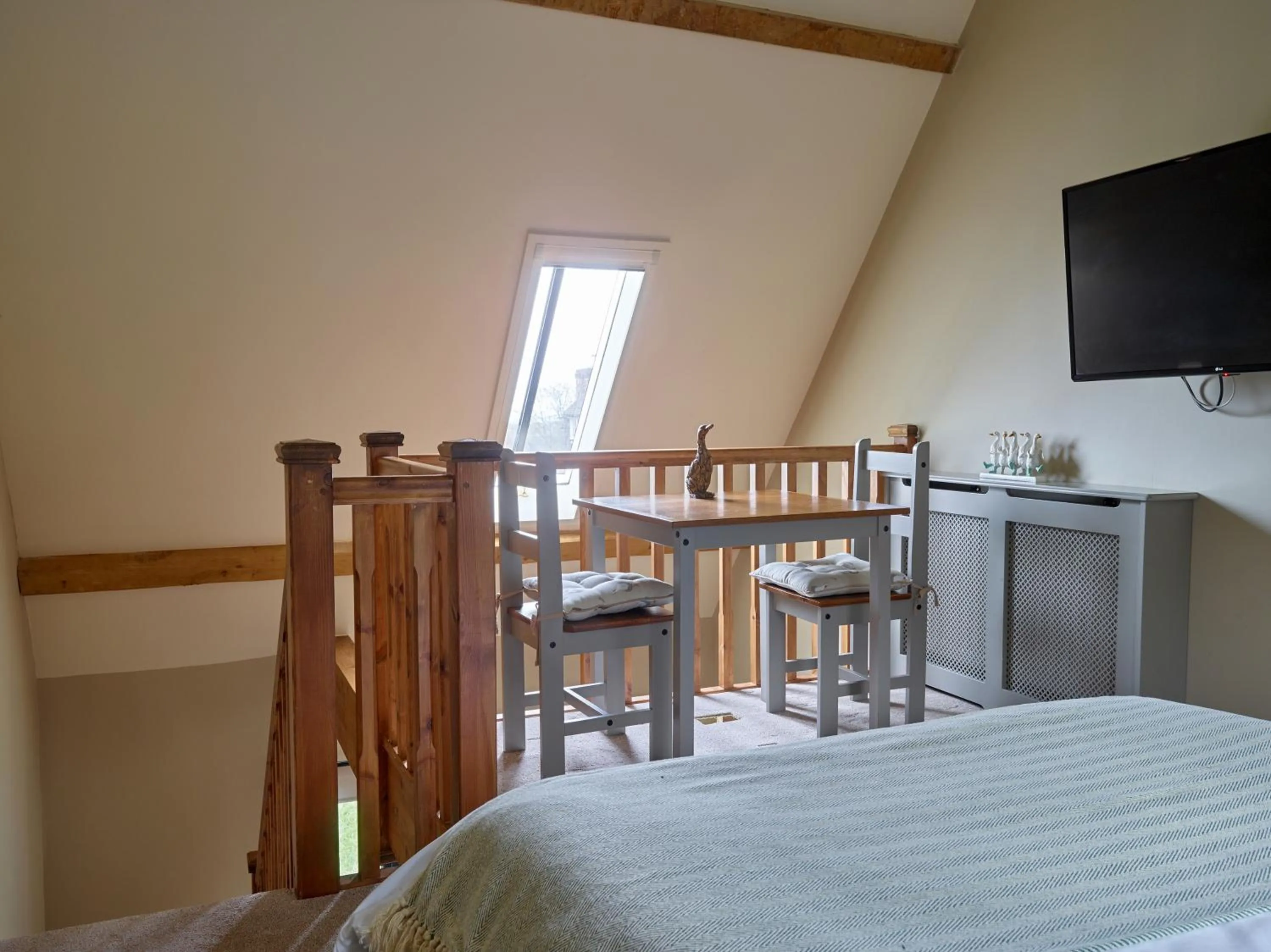 sunbed, Bed in The Plough Inn