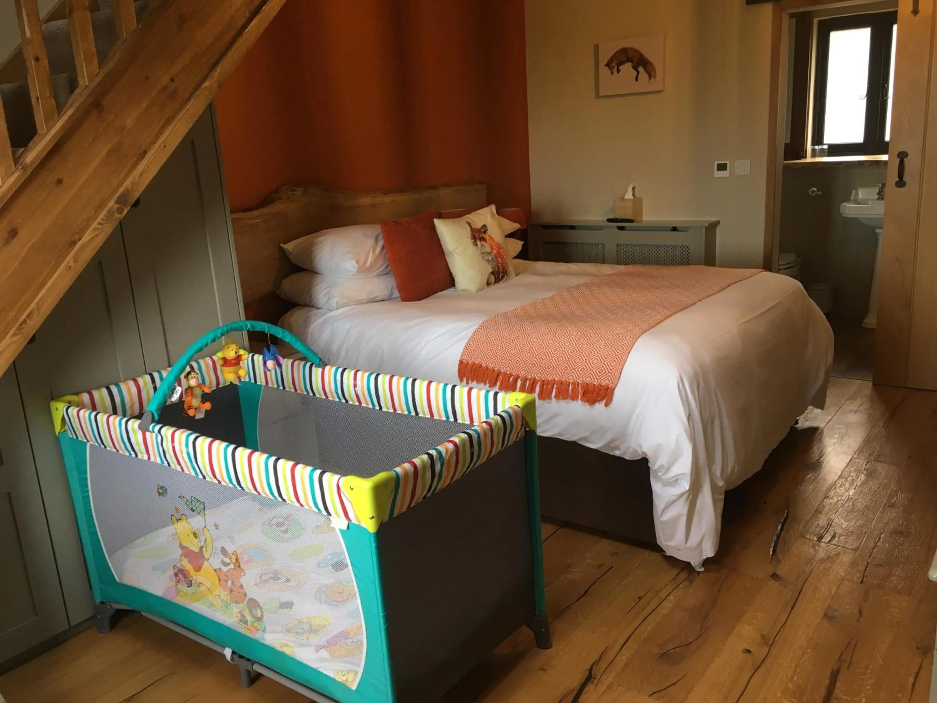 cot, Bed in The Plough Inn