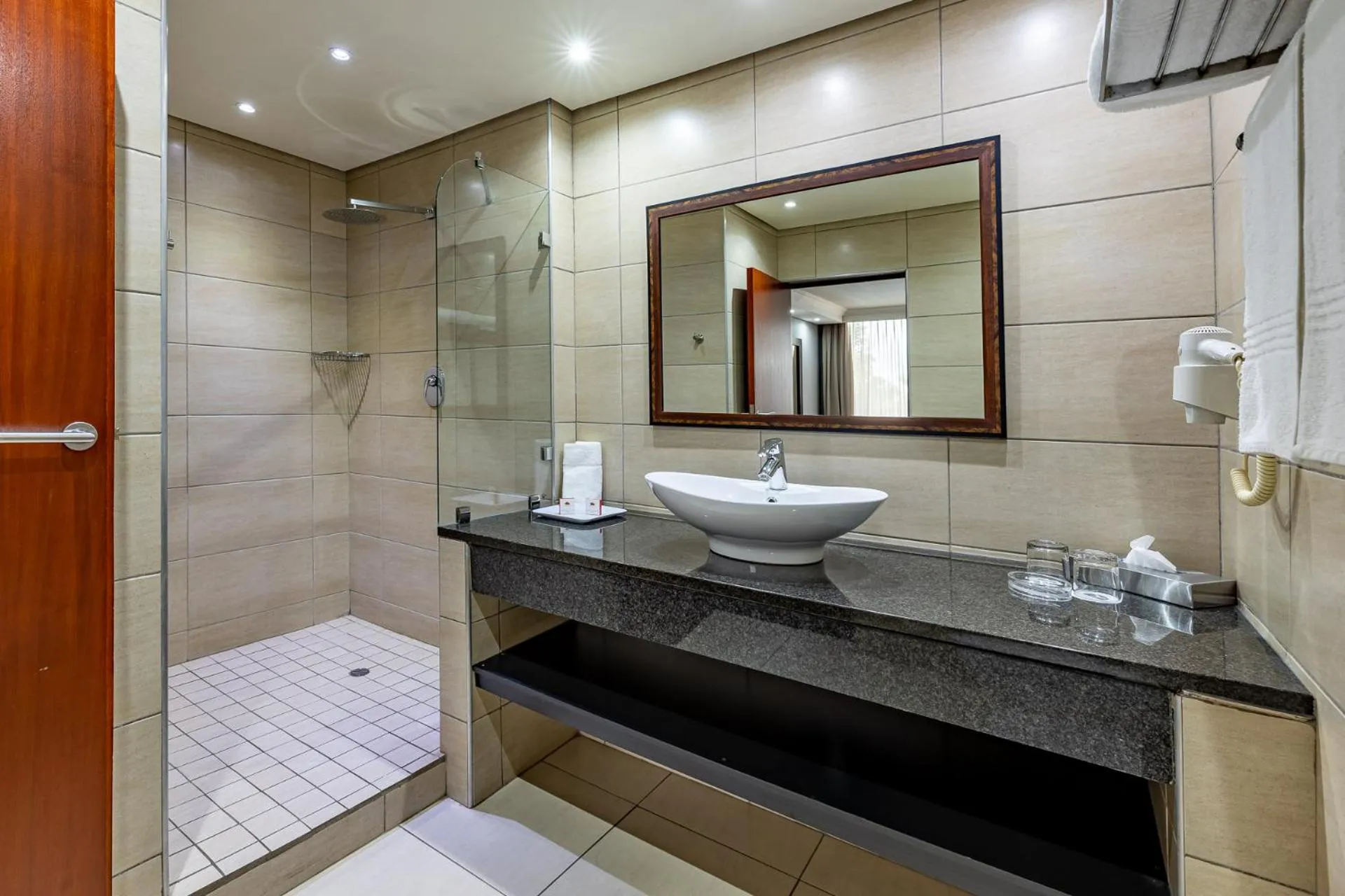 Shower in African Sky Ermelo Inn