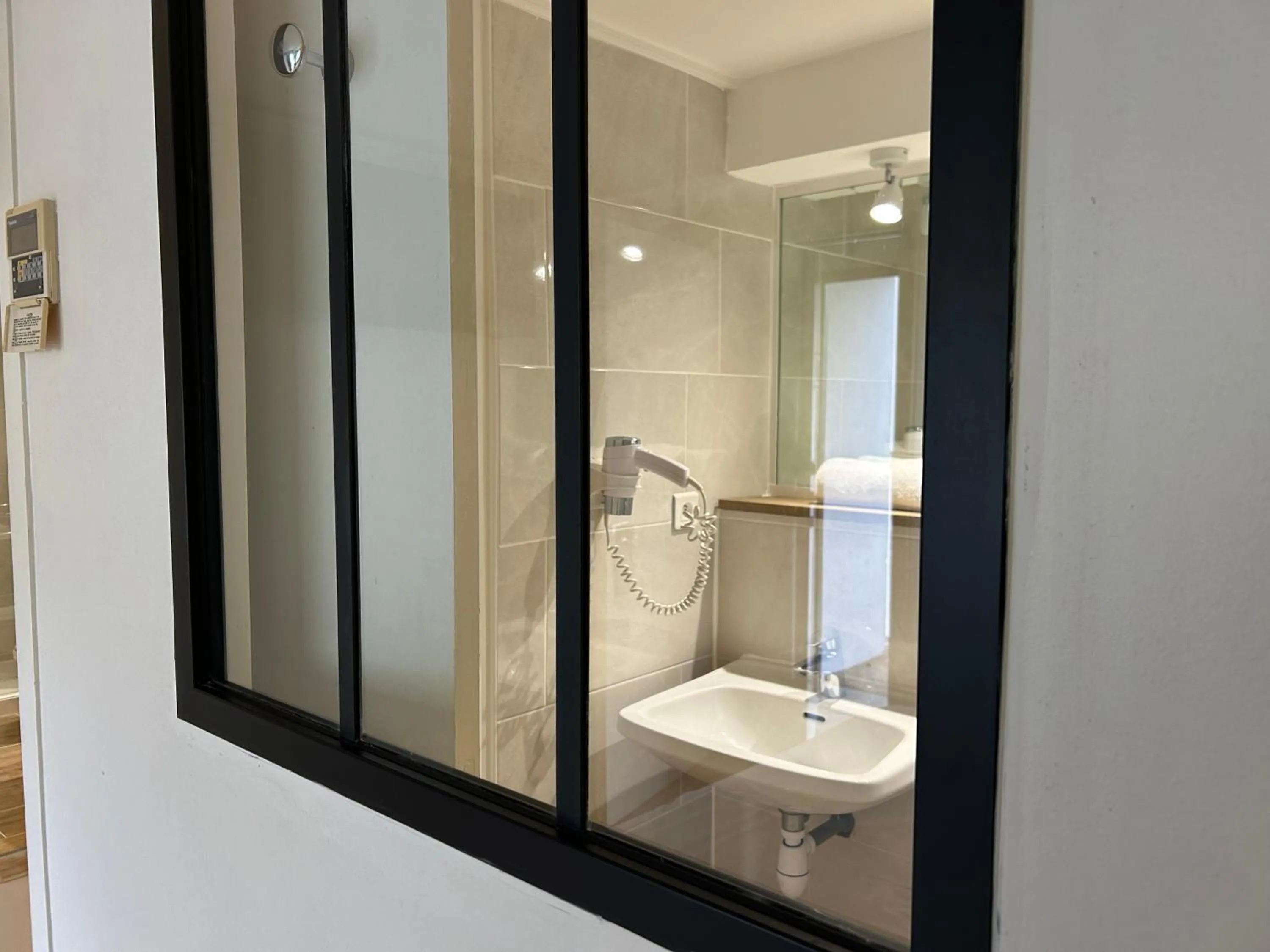 Bathroom in Kyriad Carcassonne - Aéroport