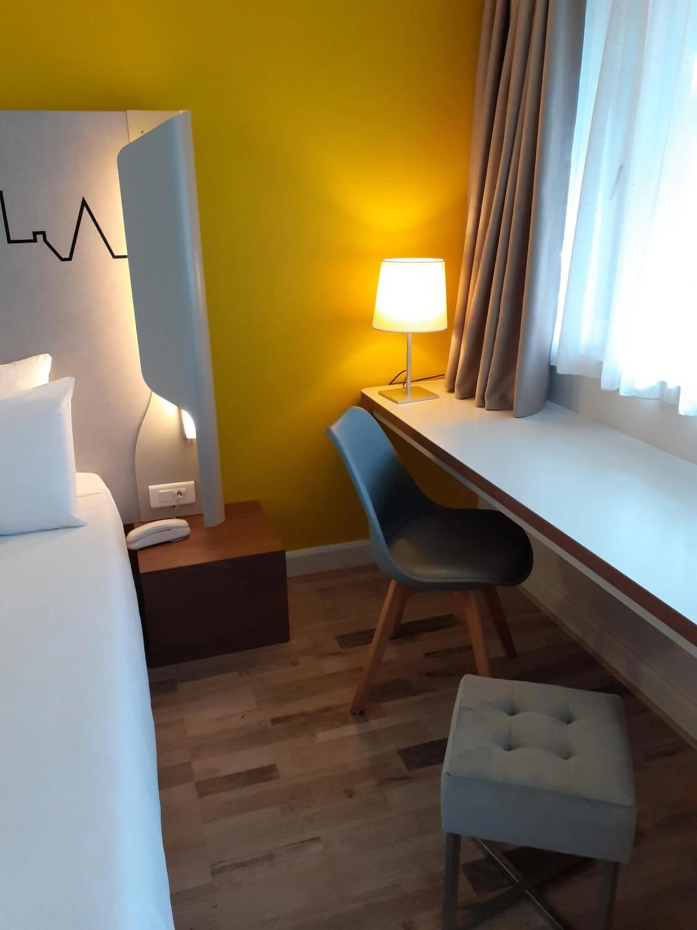 Decorative detail, Bed in Kyriad Carcassonne - Aéroport