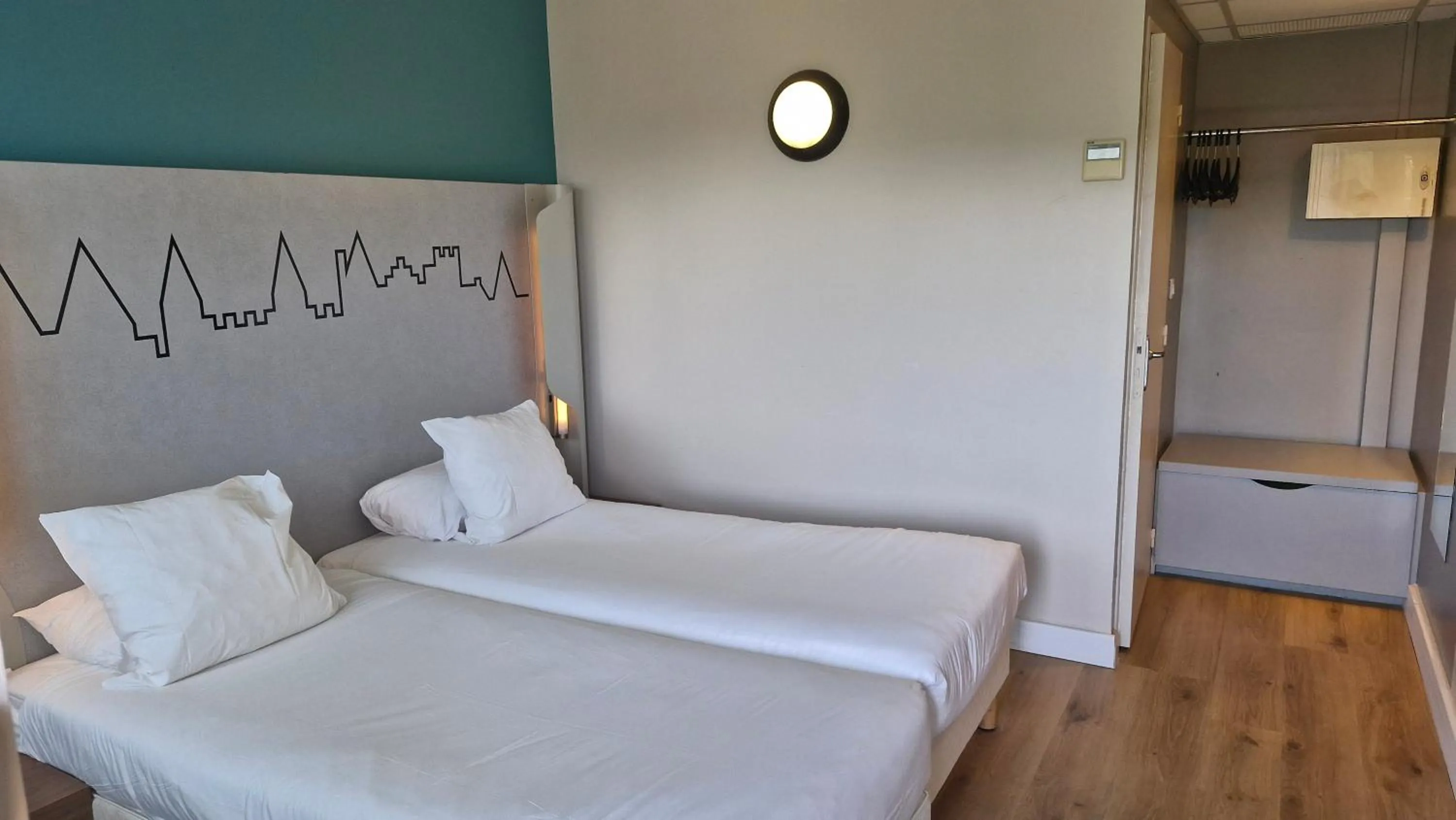 Bedroom, Bed in Kyriad Carcassonne - Aéroport