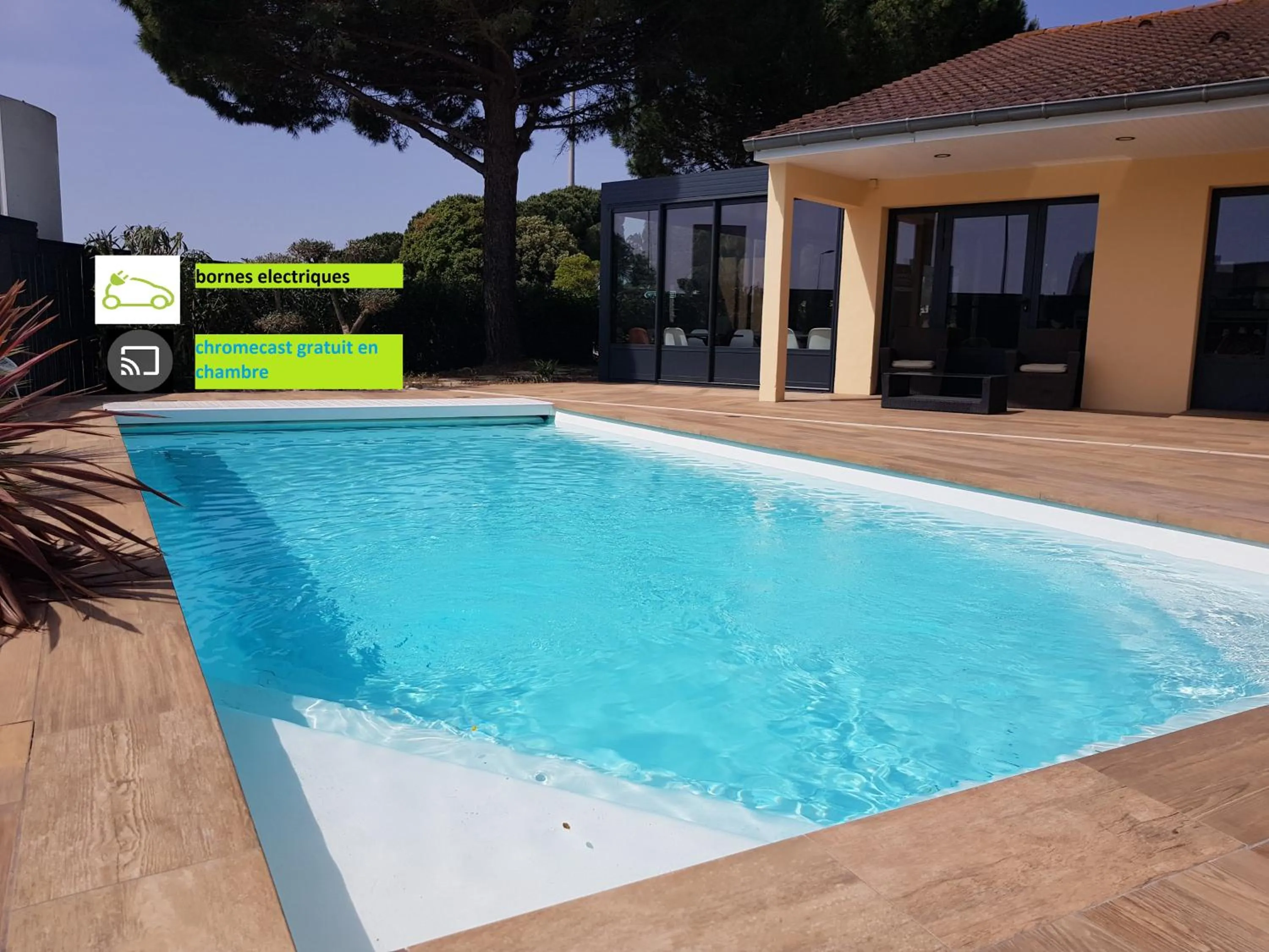 Pool view in Kyriad Carcassonne - Aéroport