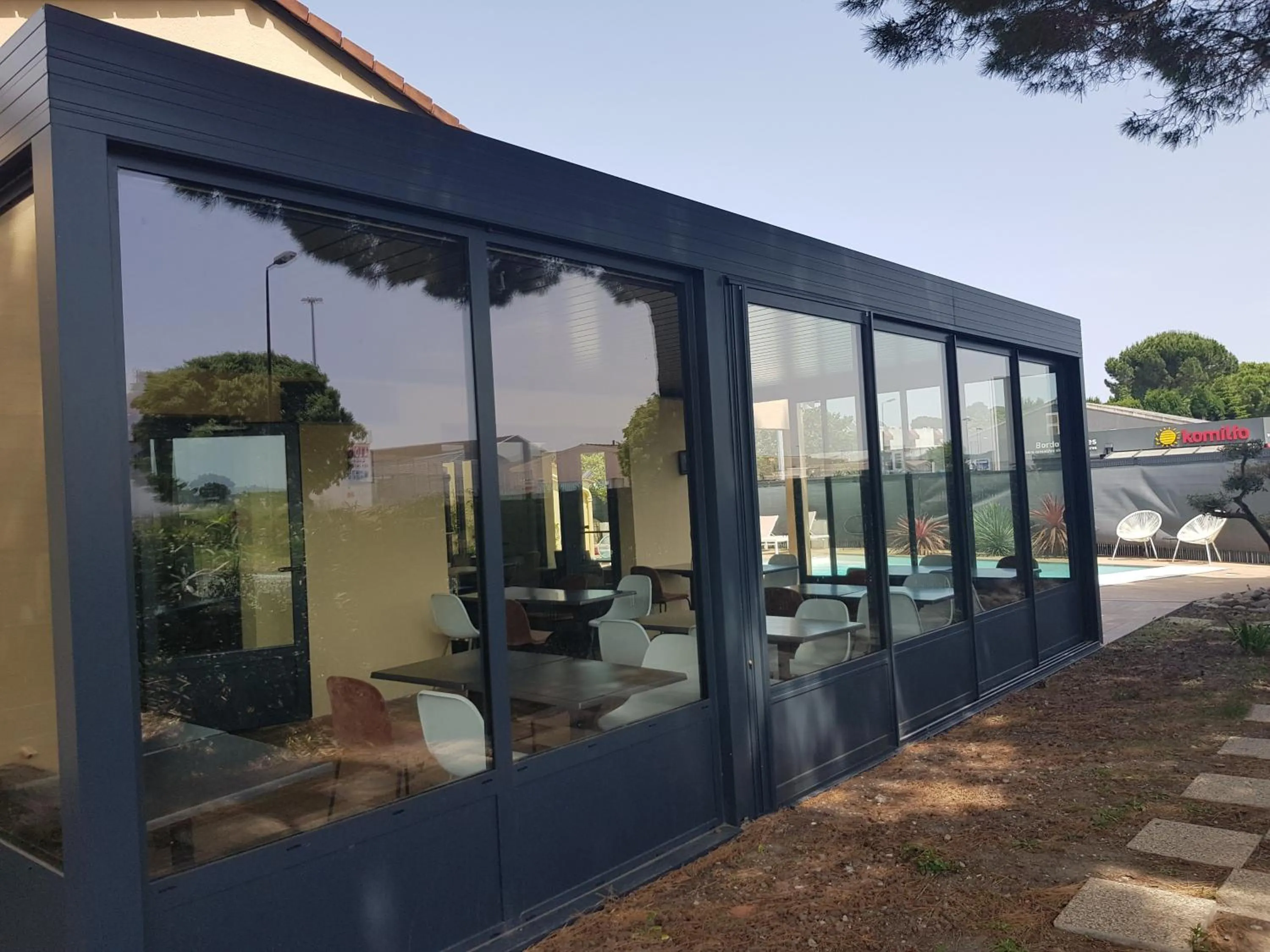 Patio in Kyriad Carcassonne - Aéroport