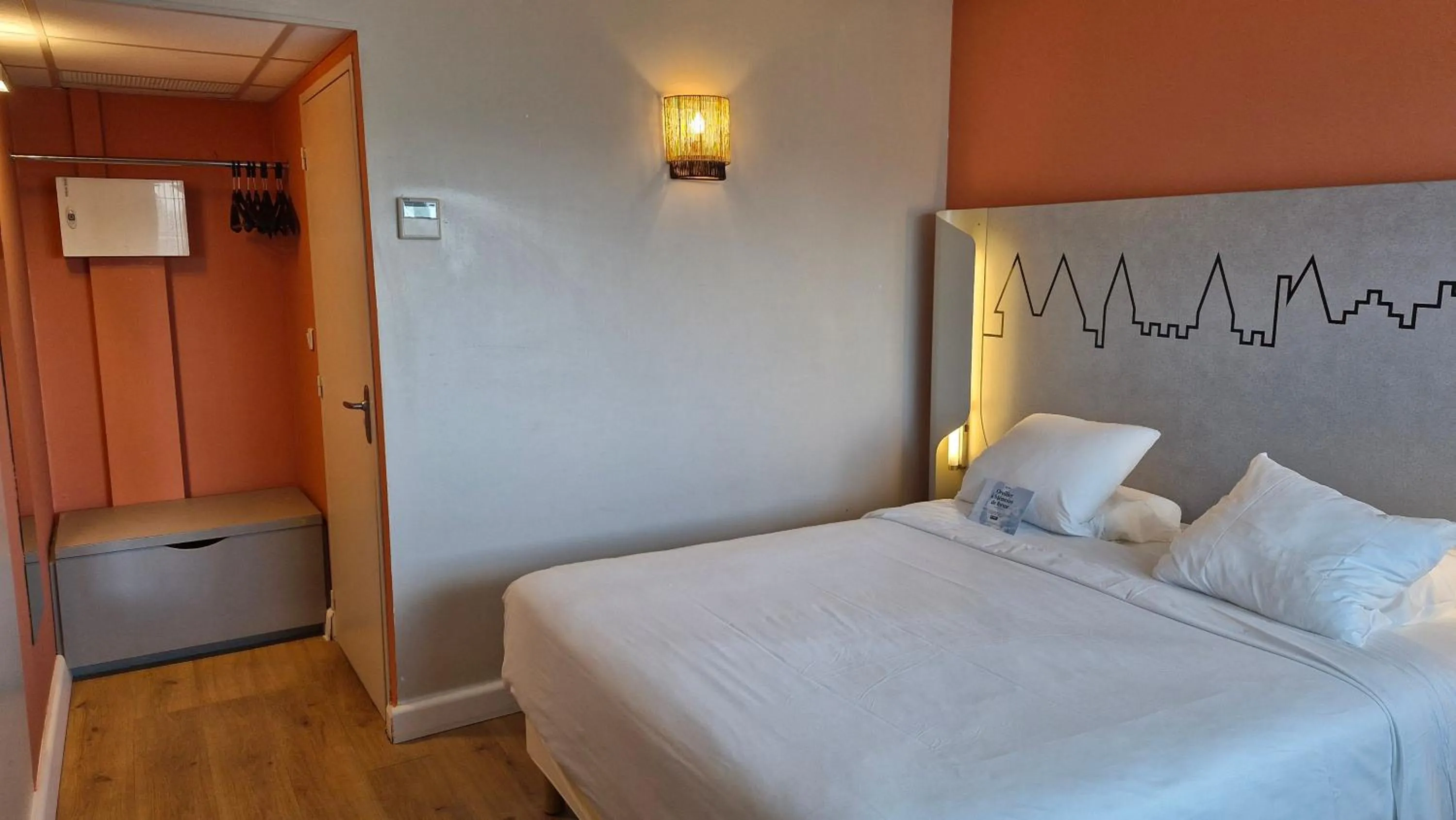 Bedroom, Bed in Kyriad Carcassonne - Aéroport