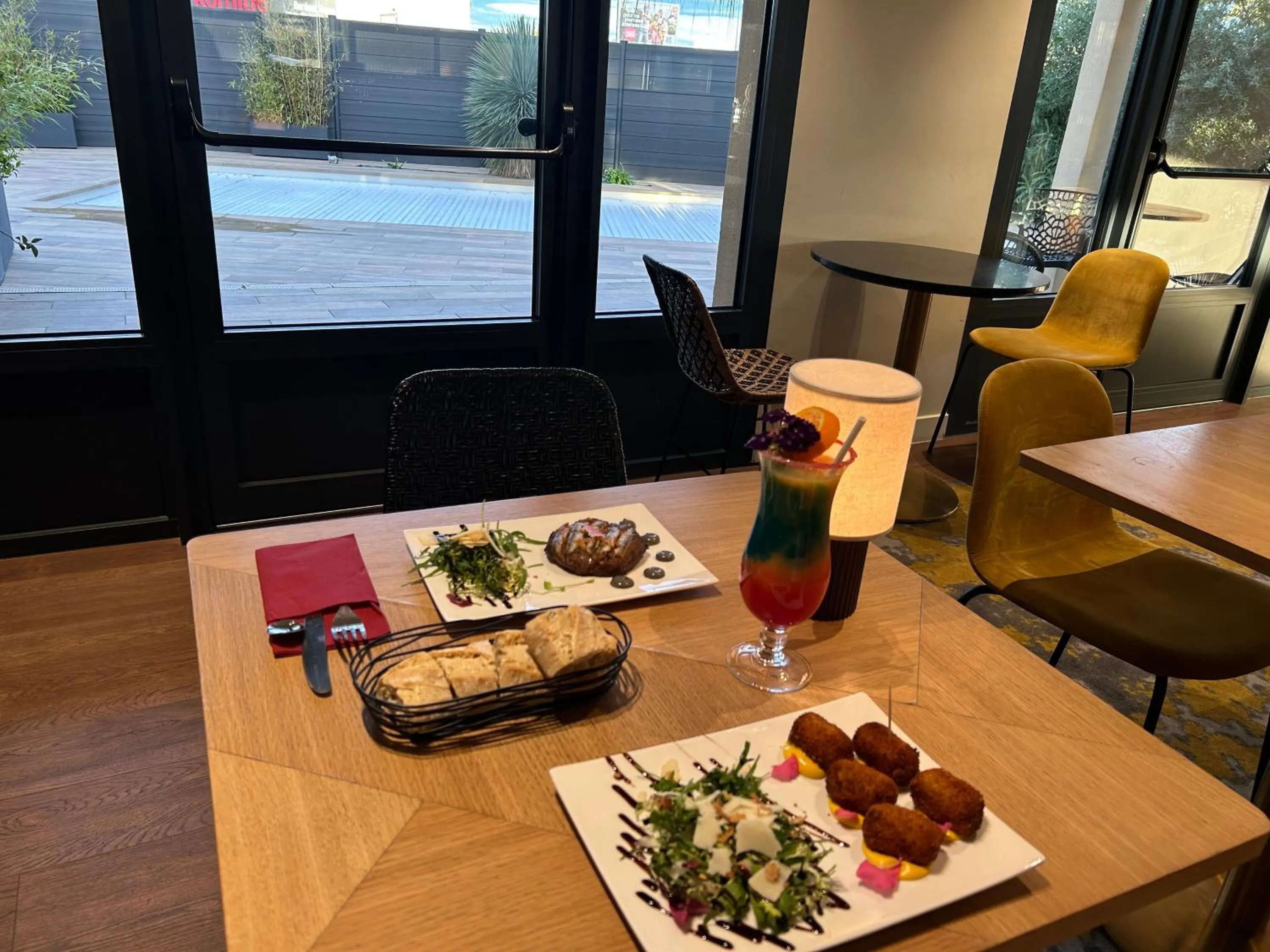 Restaurant/places to eat in Kyriad Carcassonne - Aéroport