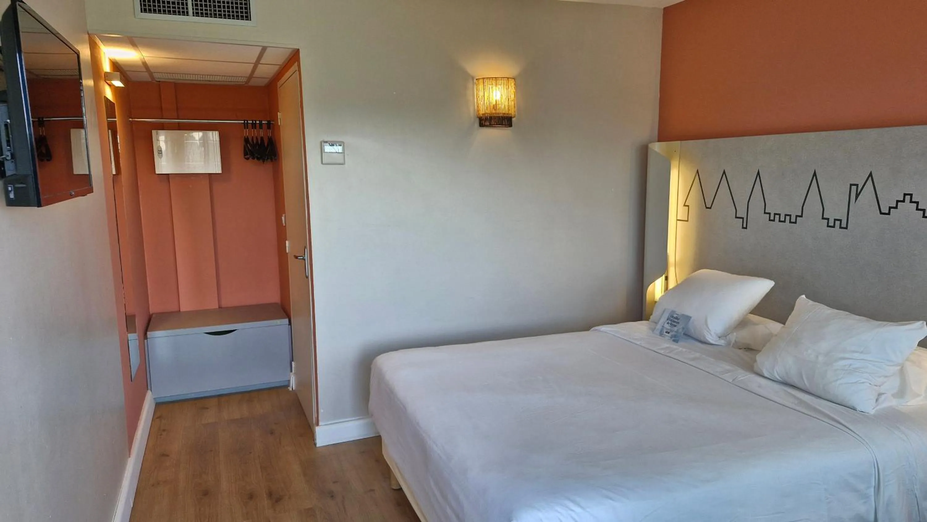 Photo of the whole room, Bed in Kyriad Carcassonne - Aéroport