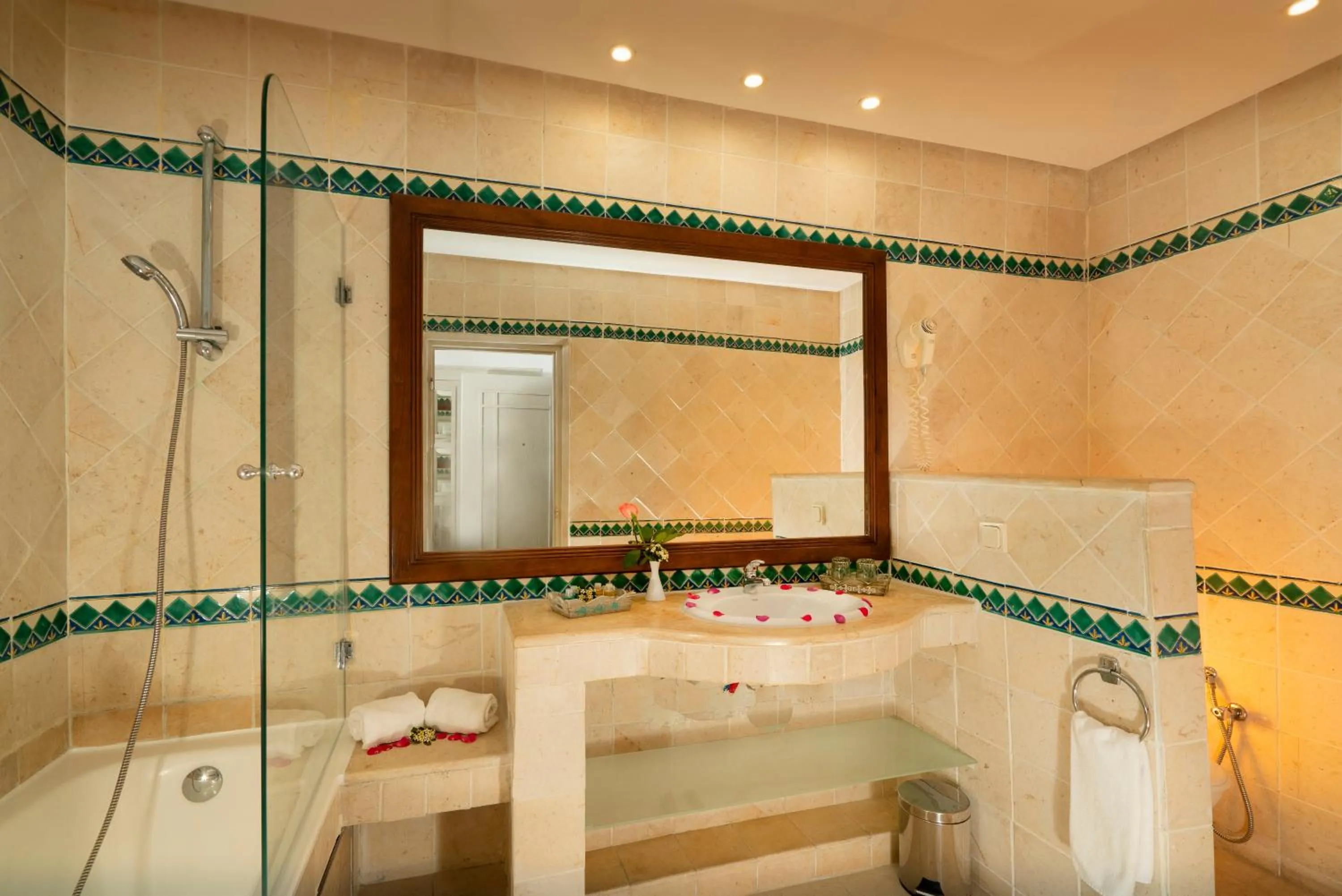 Bathroom in El Ksar Resort & Thalasso