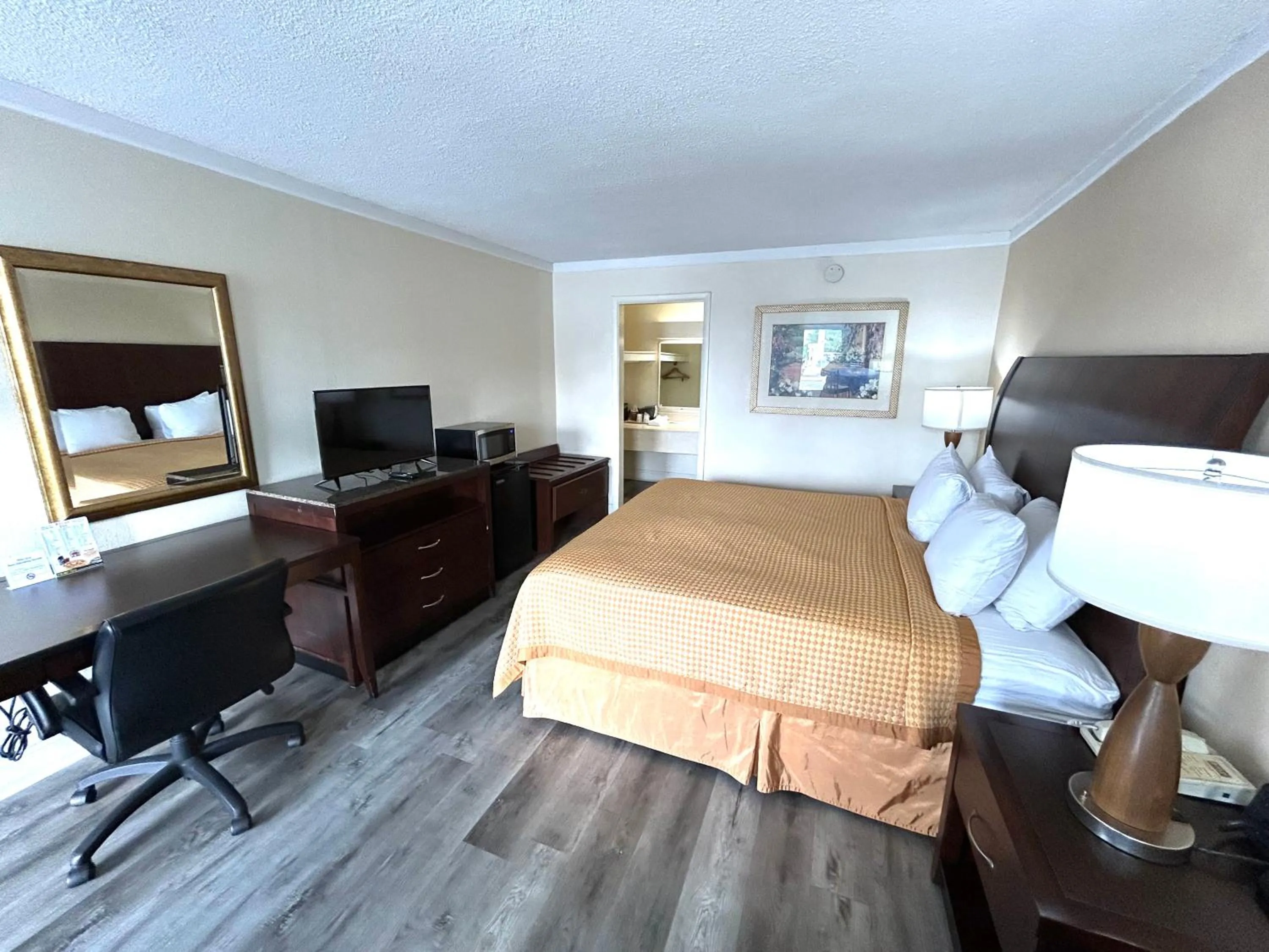 Bed in Relax Inn Perry National Fairgrounds Area I-75