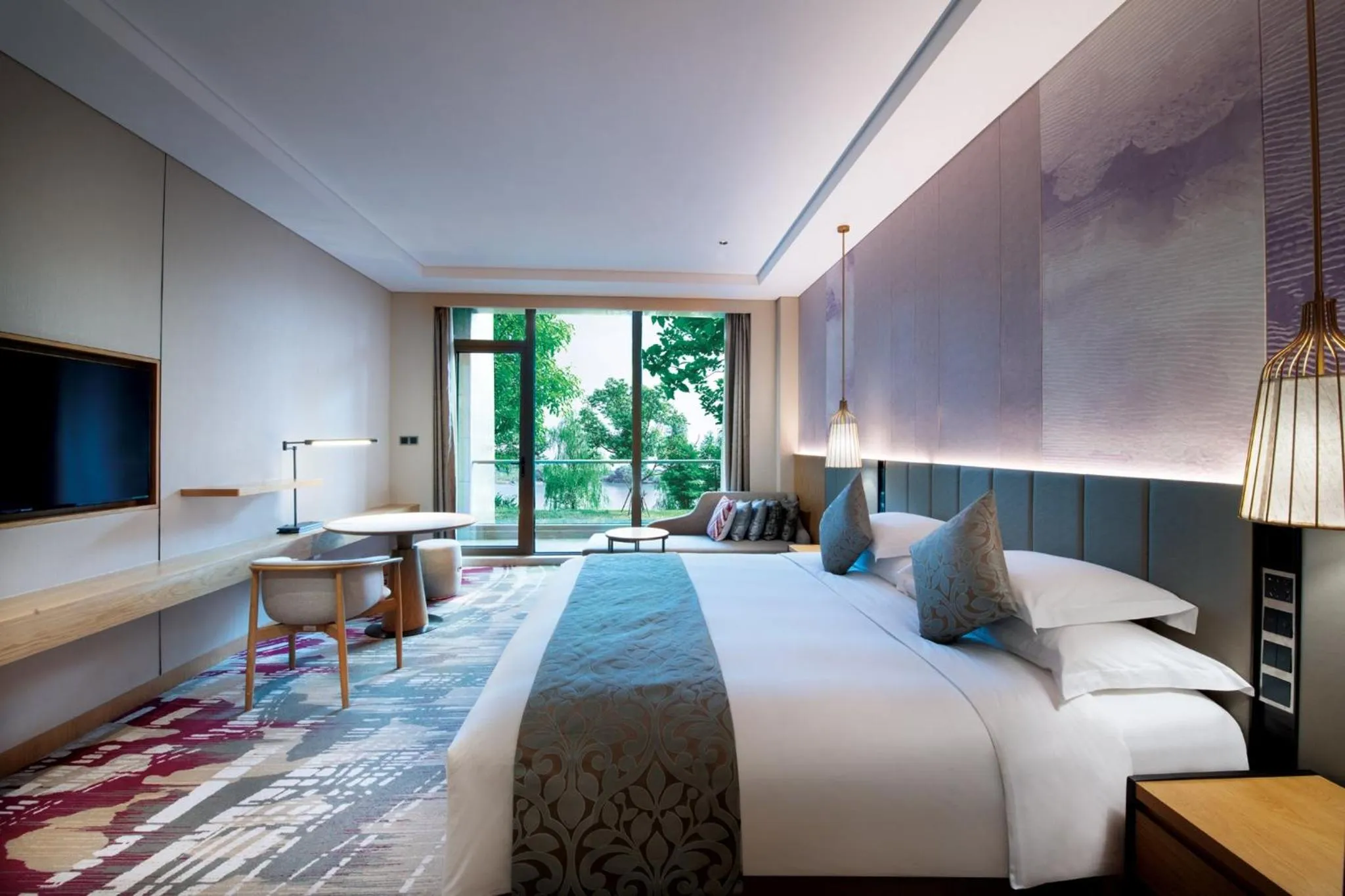 Photo of the whole room, Bed in Crowne Plaza Huzhou by IHG