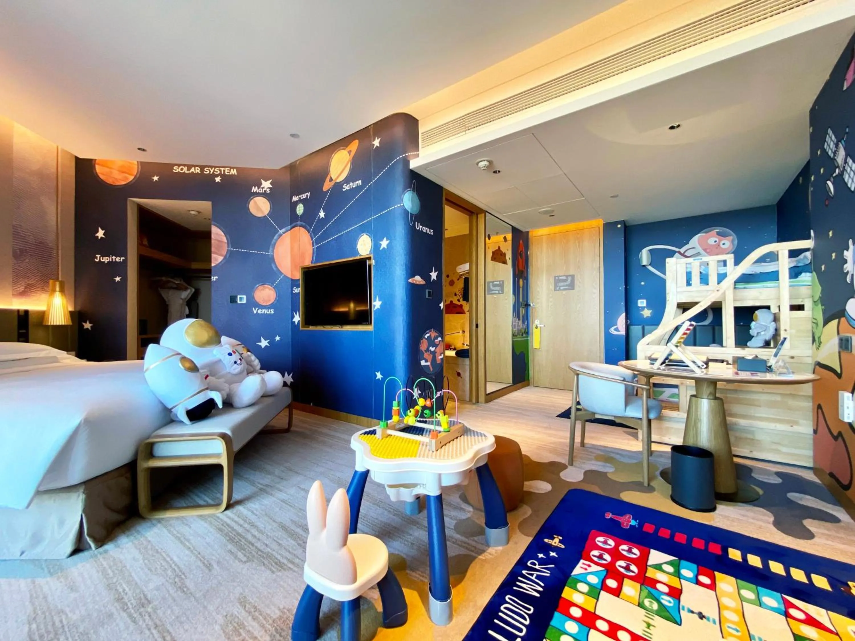 Bedroom in Crowne Plaza Huzhou by IHG