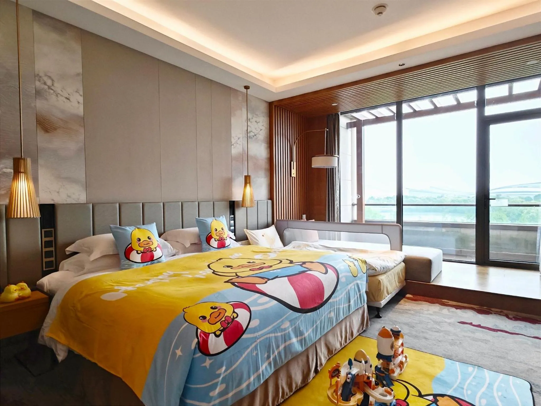Photo of the whole room, Bed in Crowne Plaza Huzhou by IHG