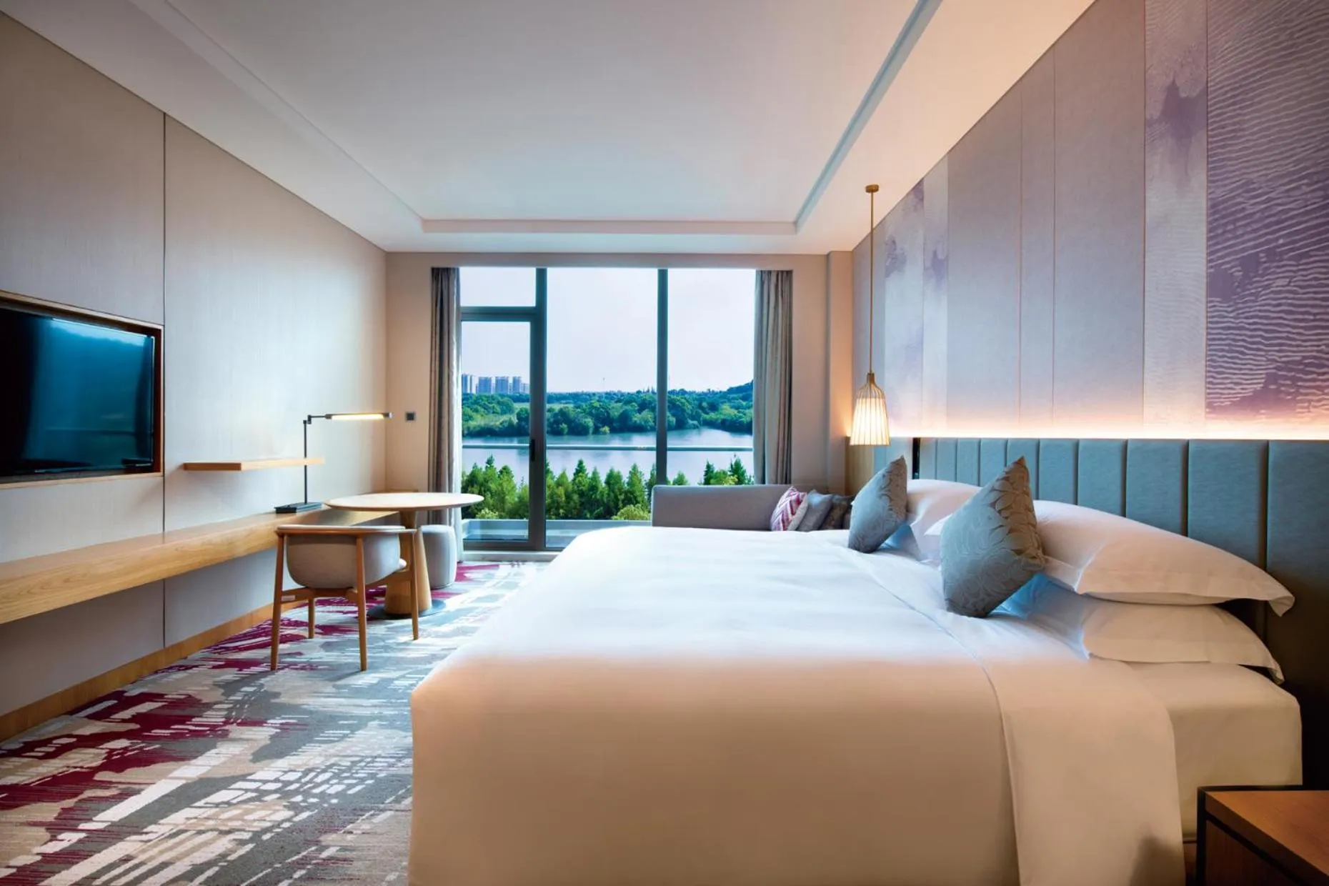 Bedroom, Bed in Crowne Plaza Huzhou by IHG