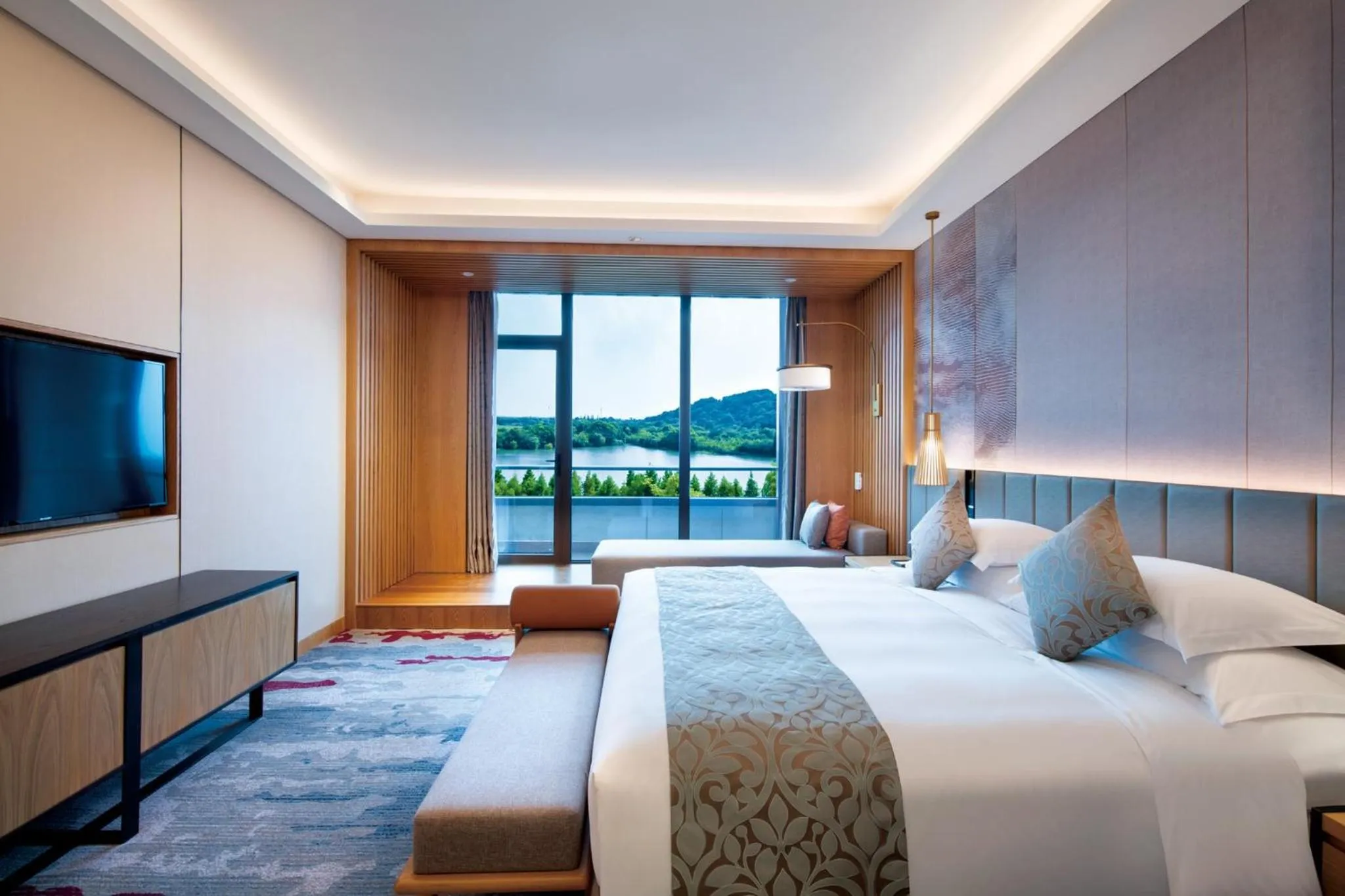 Bedroom, Bed in Crowne Plaza Huzhou by IHG