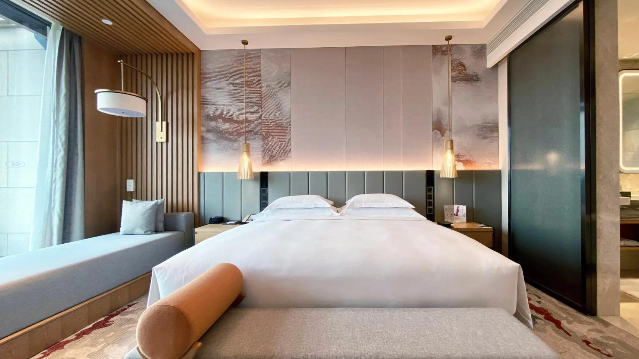 Bedroom, Bed in Crowne Plaza Huzhou by IHG