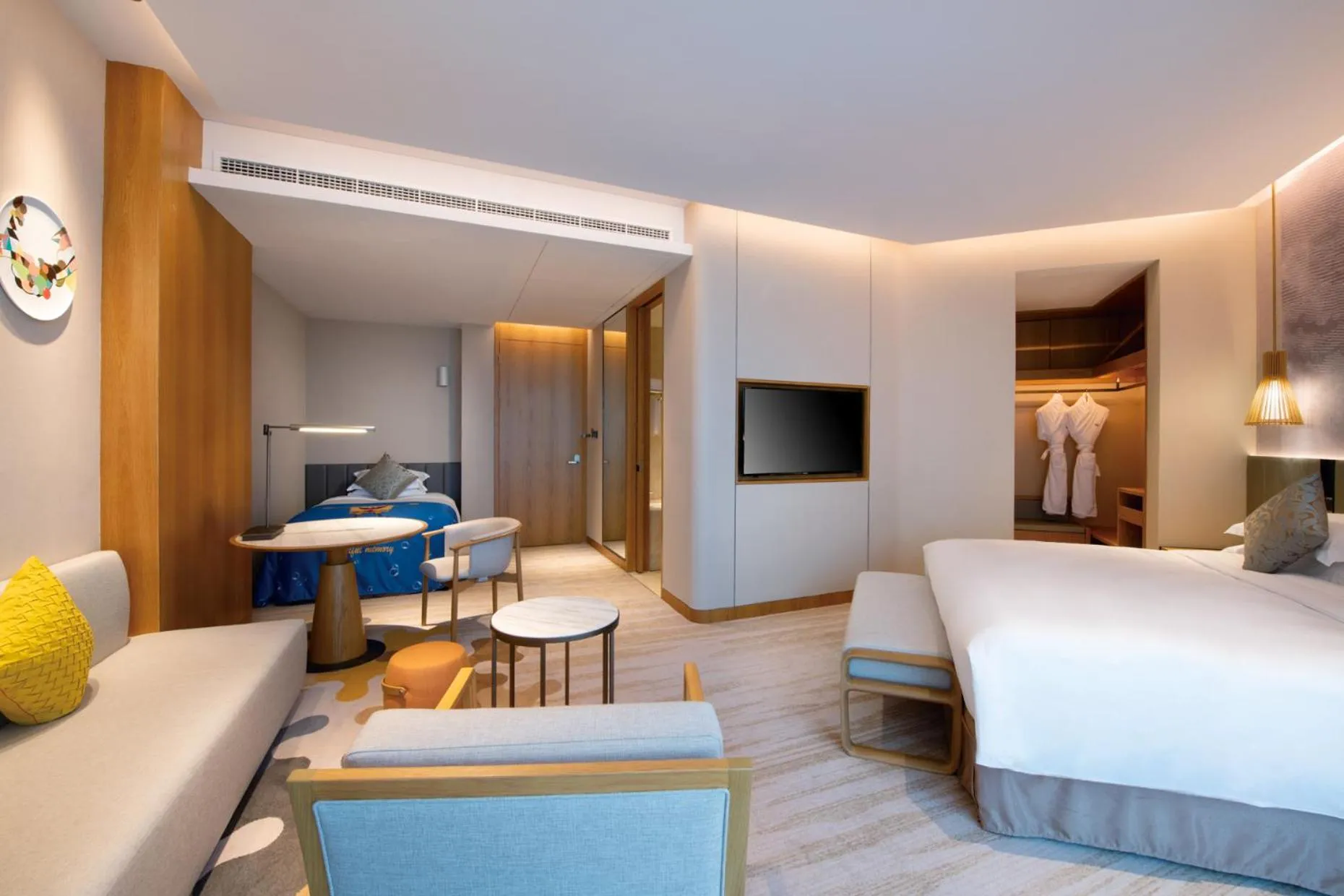 Photo of the whole room, Bed in Crowne Plaza Huzhou by IHG