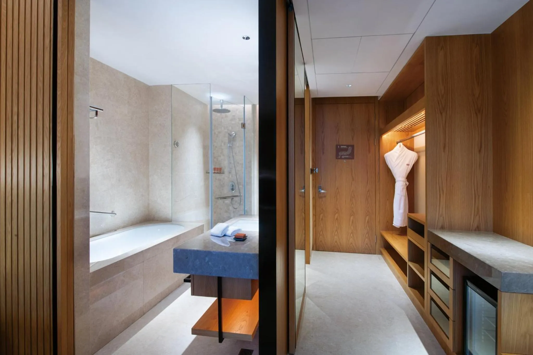 Photo of the whole room, Bed in Crowne Plaza Huzhou by IHG