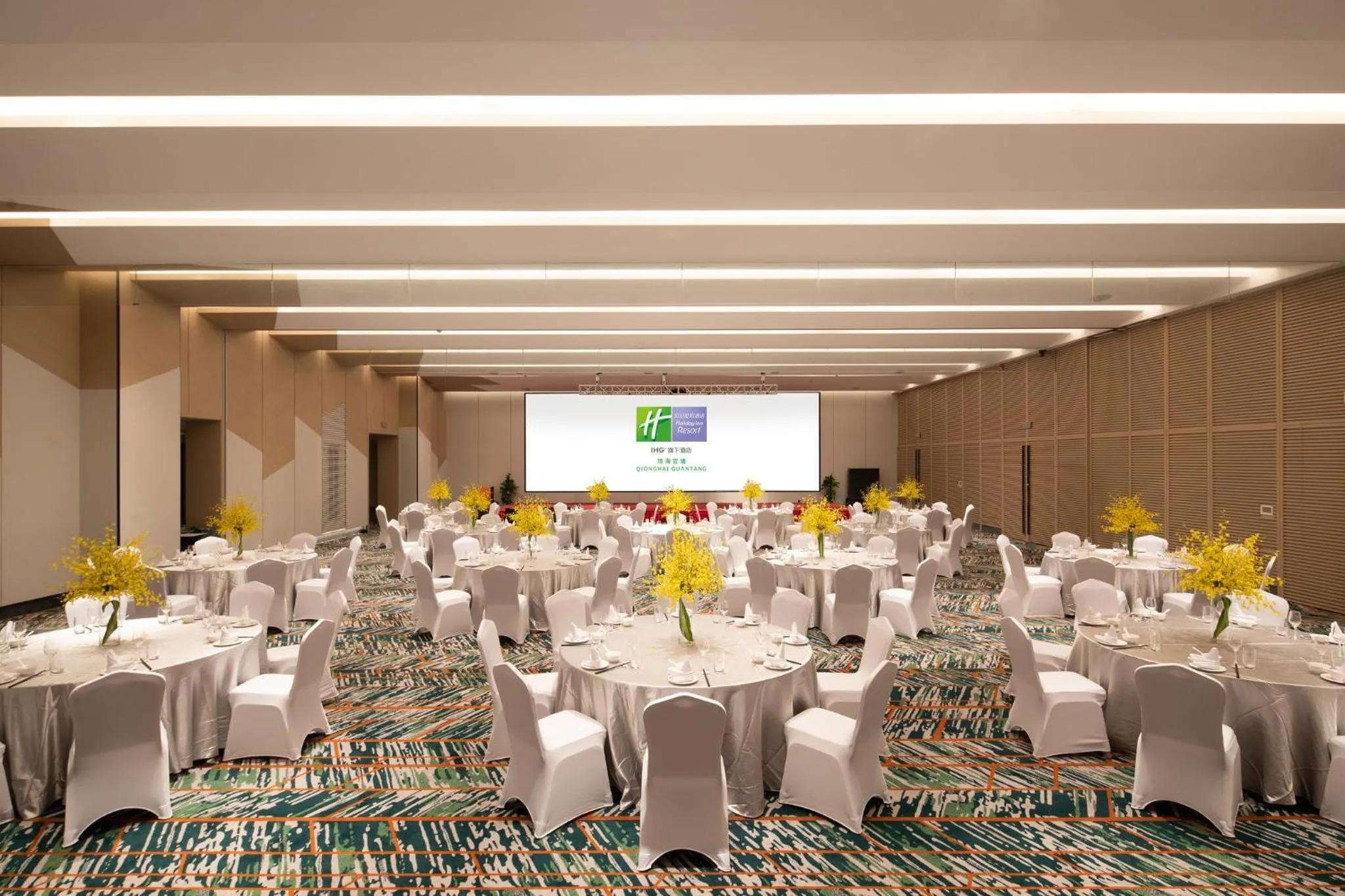 Meeting/conference room in Holiday Inn Resort Qionghai Guantang by IHG
