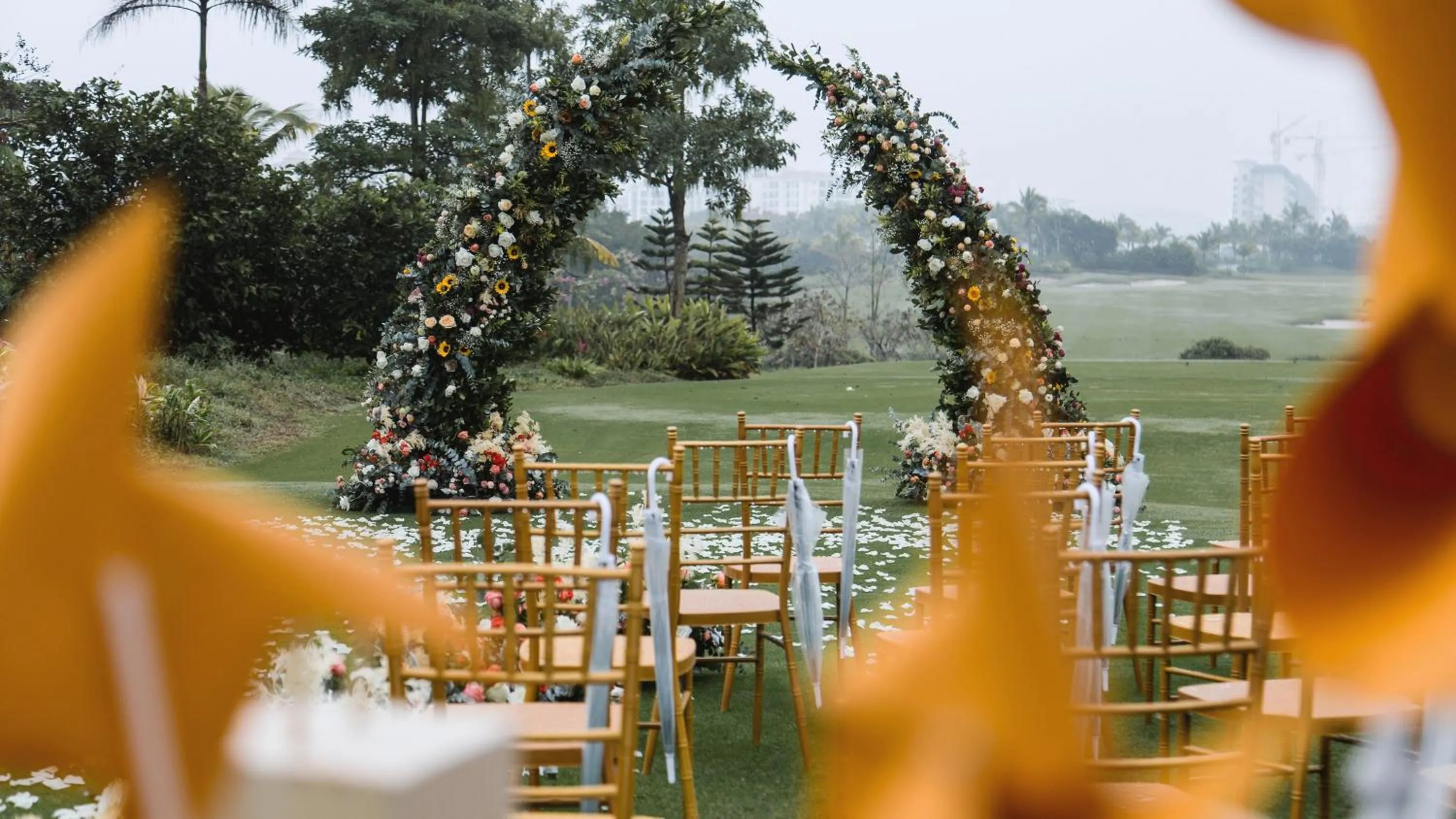 Meeting/conference room in Holiday Inn Resort Qionghai Guantang by IHG