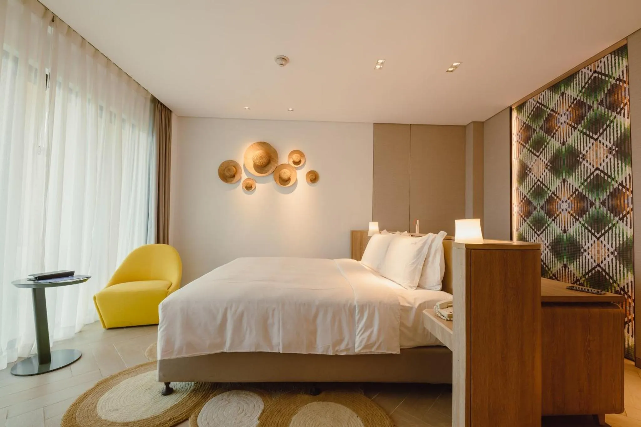 Photo of the whole room, Bed in Holiday Inn Resort Qionghai Guantang by IHG