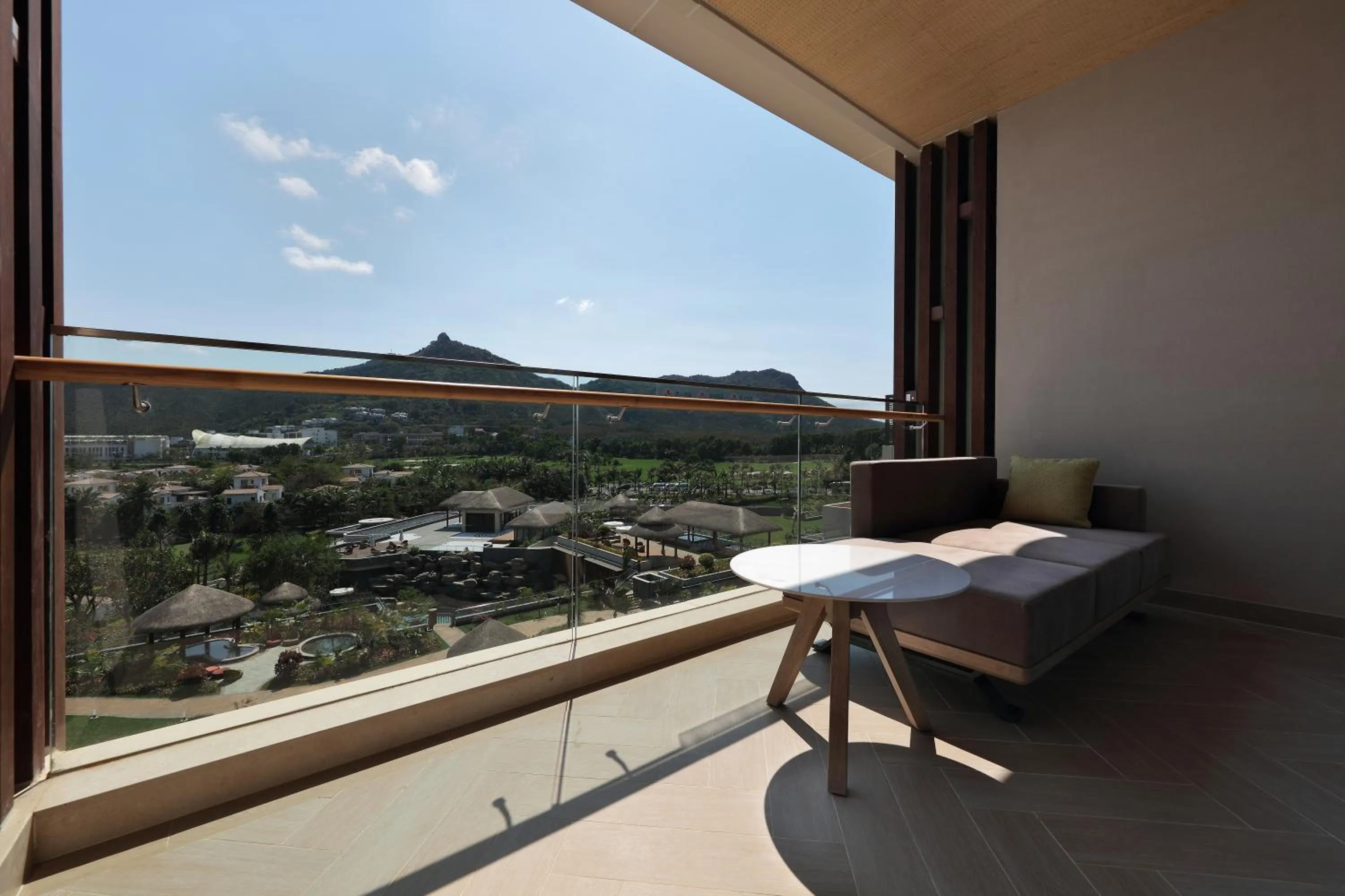 Balcony/Terrace in Holiday Inn Resort Qionghai Guantang by IHG