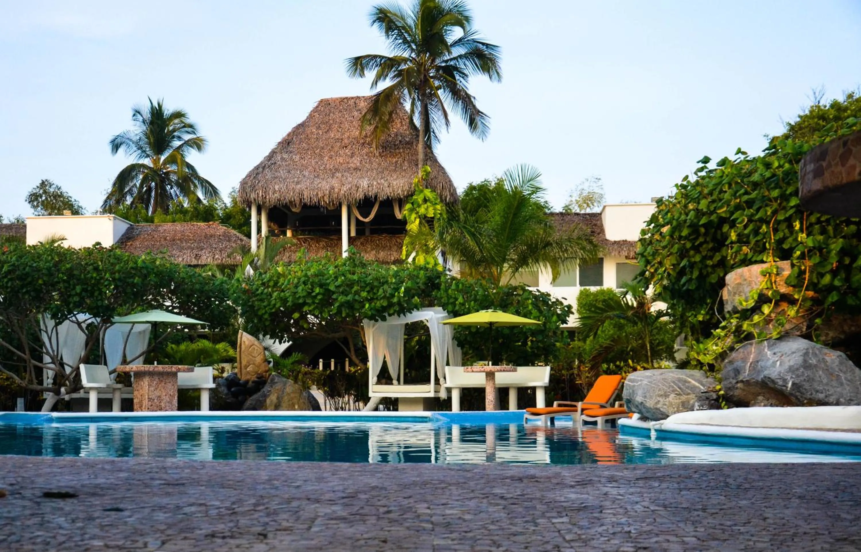 Swimming pool in Bon Jesus Hotel