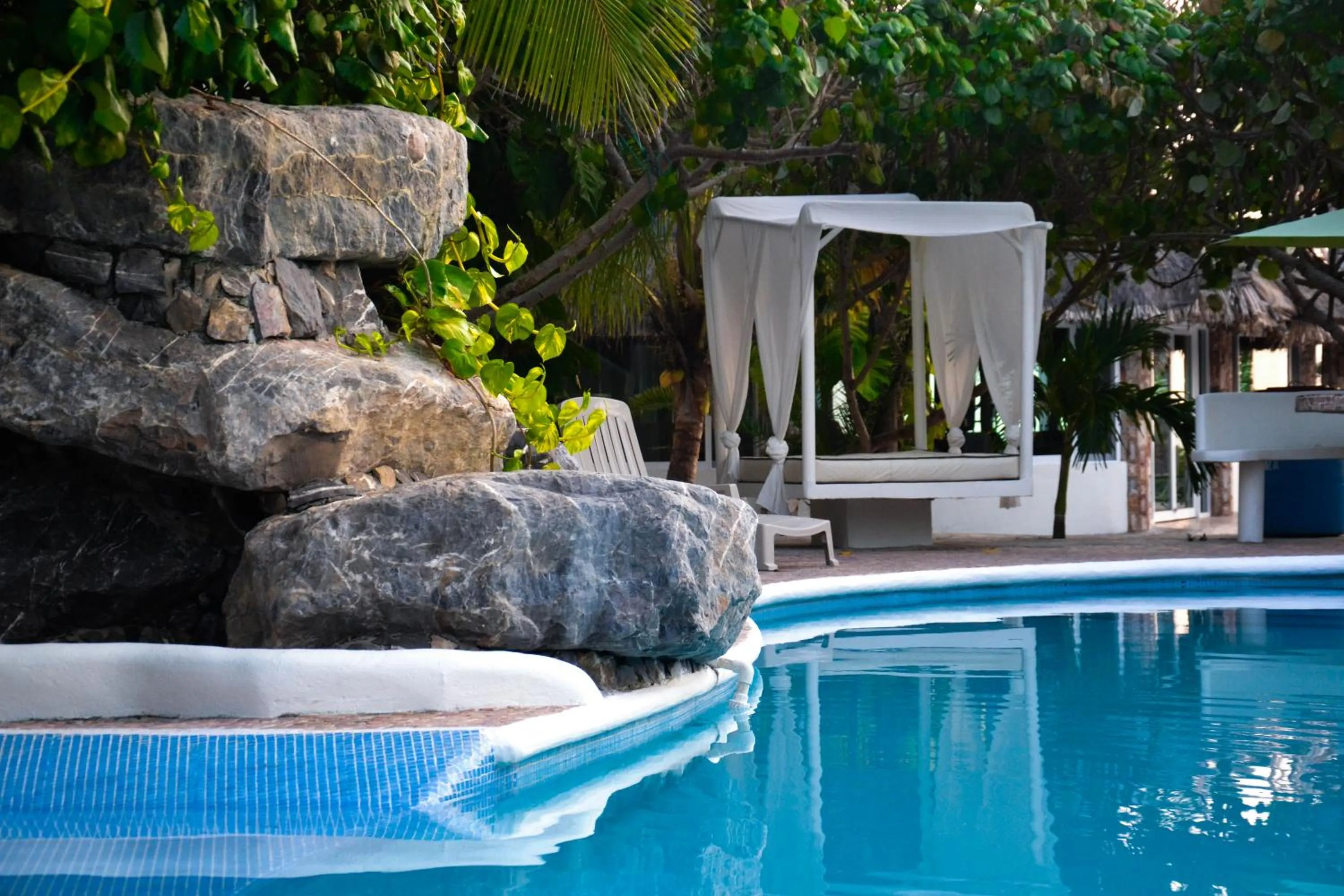 Swimming pool in Bon Jesus Hotel