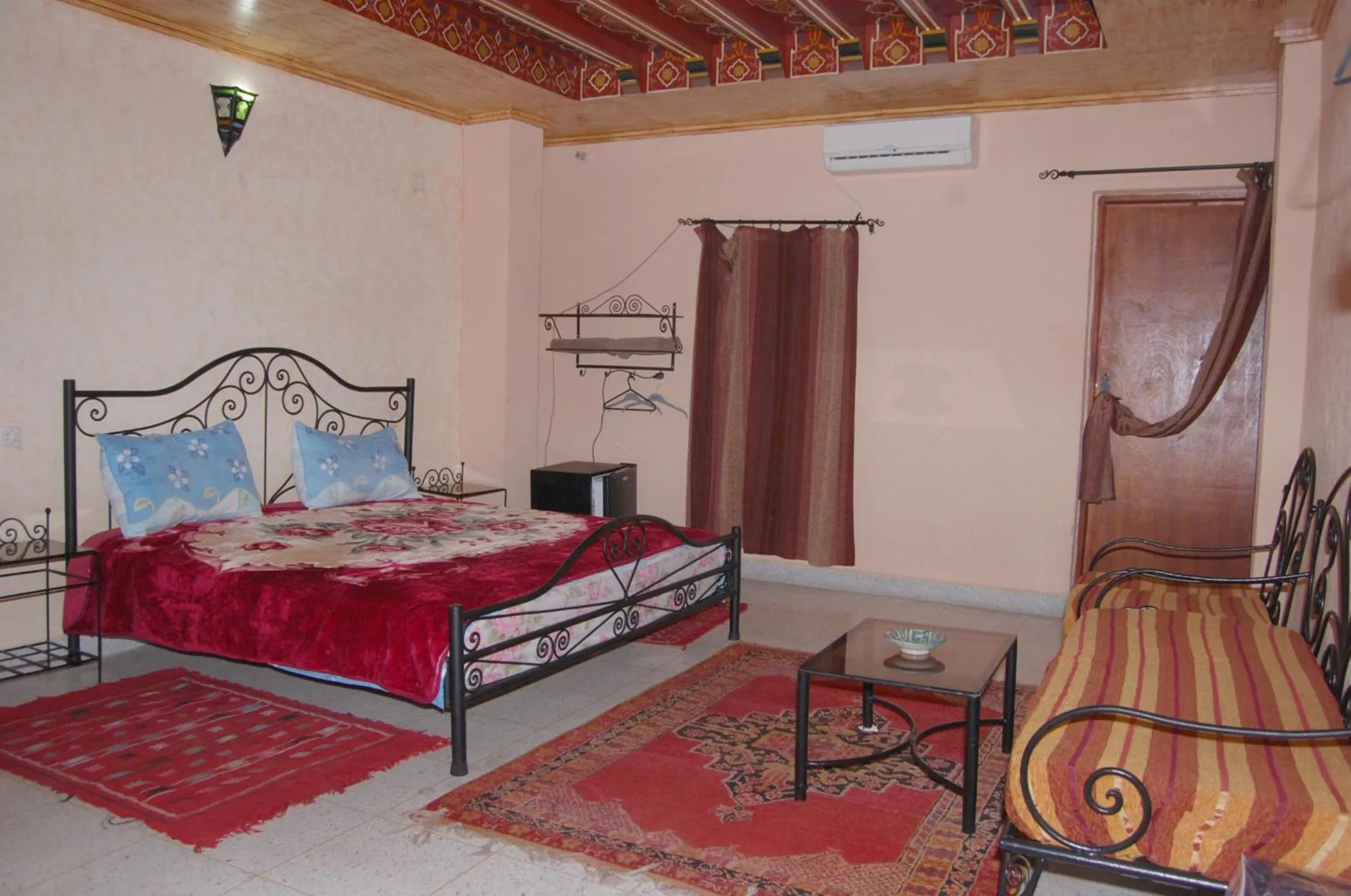 Photo of the whole room, Bed in Bab Al Madina