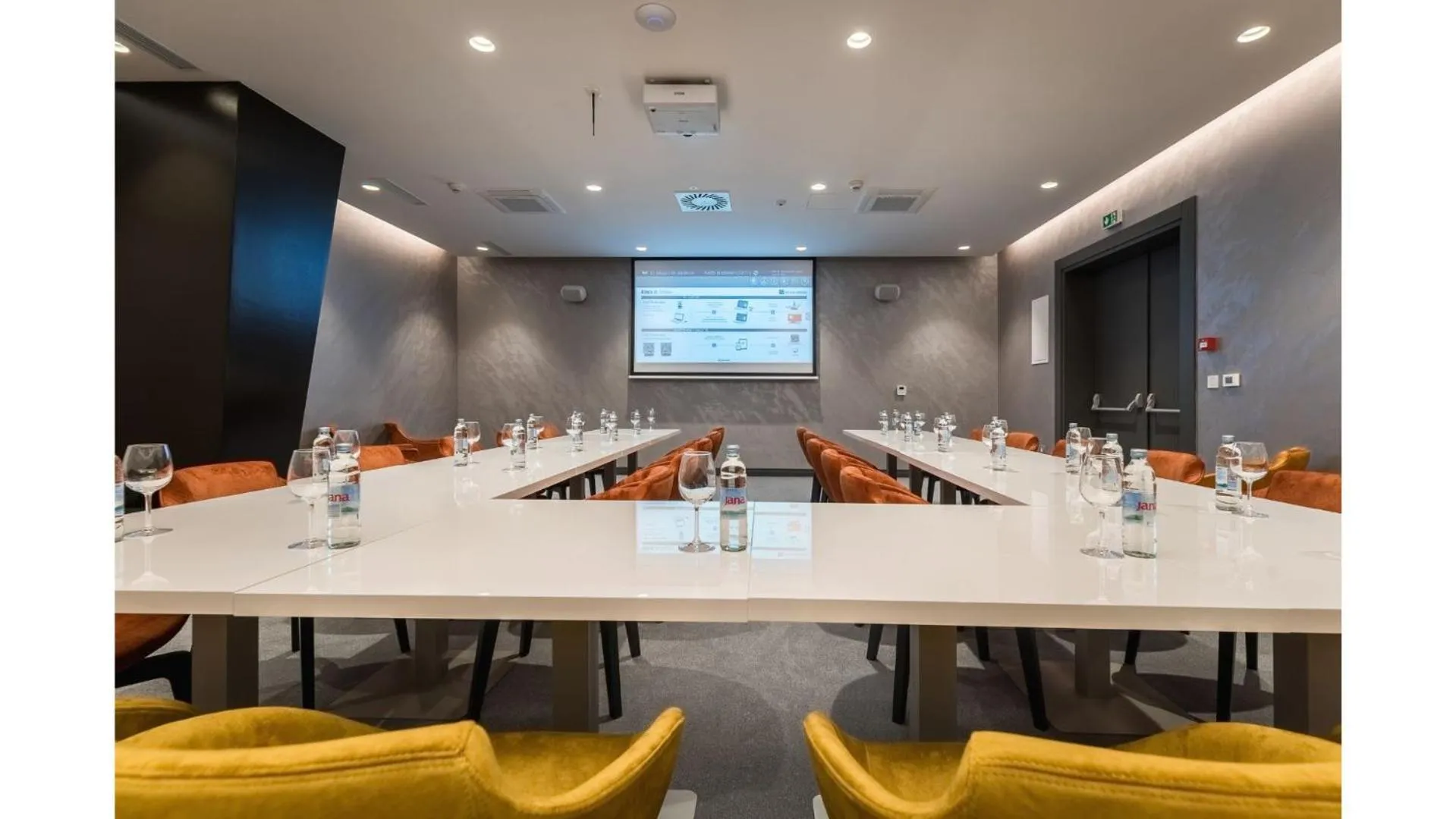 Meeting/conference room in Boutique Hotel Mirjam