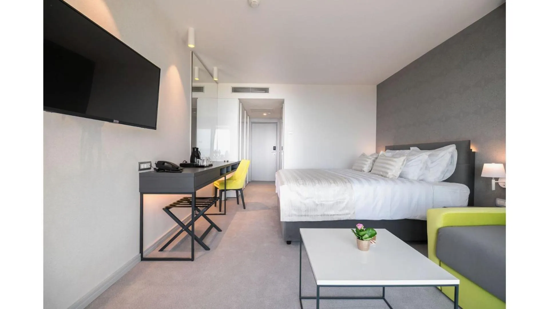 Bed in Boutique Hotel Mirjam